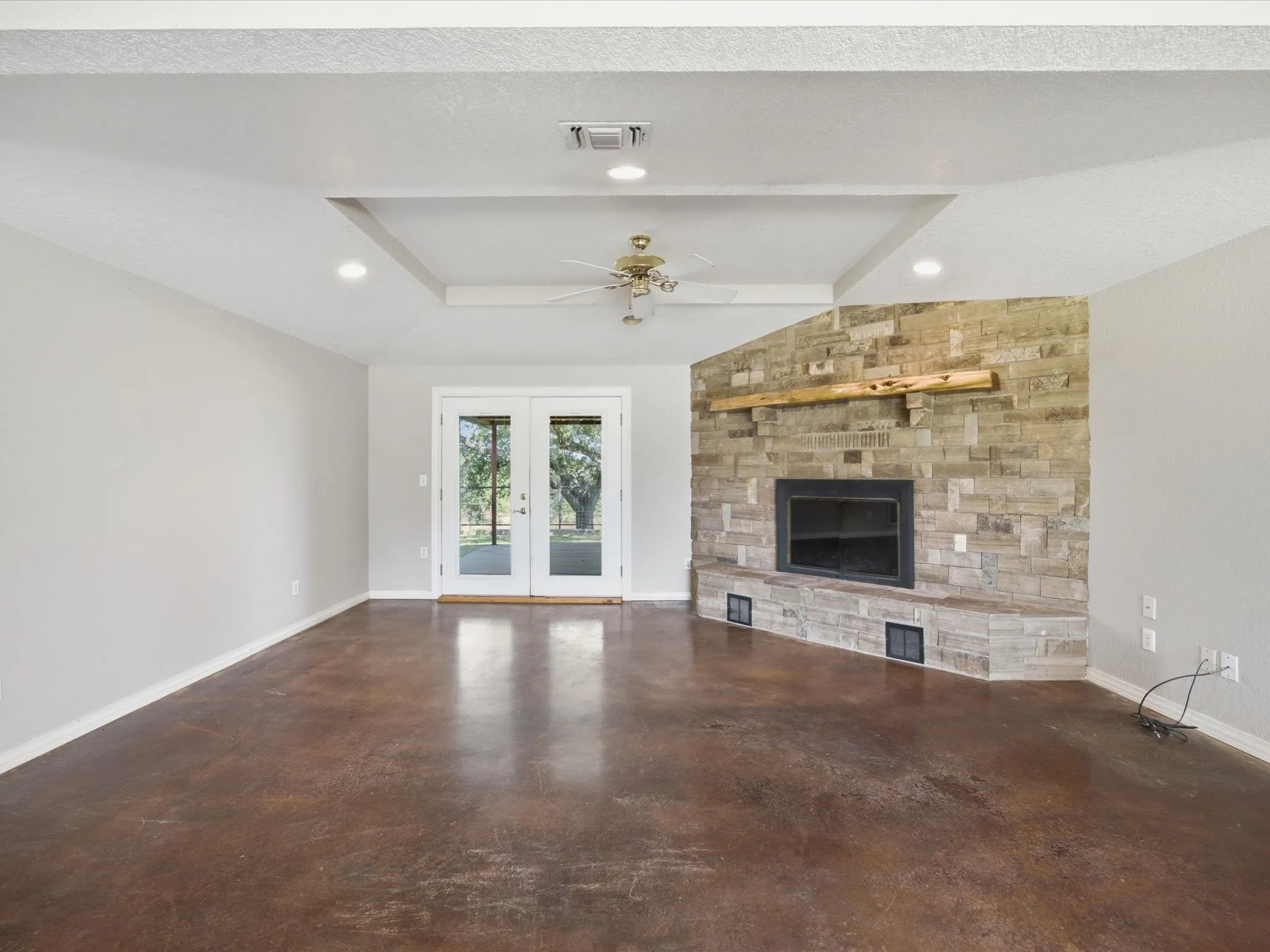 Single Family Residence For Sale in Wise County , 466 County Road 1180, Alvord, Texas 76225, 3 Bedrooms, 2 Bathrooms, 2 Garage spaces, 1,652 Sqft, built in 1996, Price $695,000, mls#21329635, Real Estate Agent in Alvord, Homes For Sale in Wise county, Homes For Sale in Alvord, Realtor in Alvord Texas, Real Estate Brokerage Independent Realty Texas, Luminita Cordes Realtor