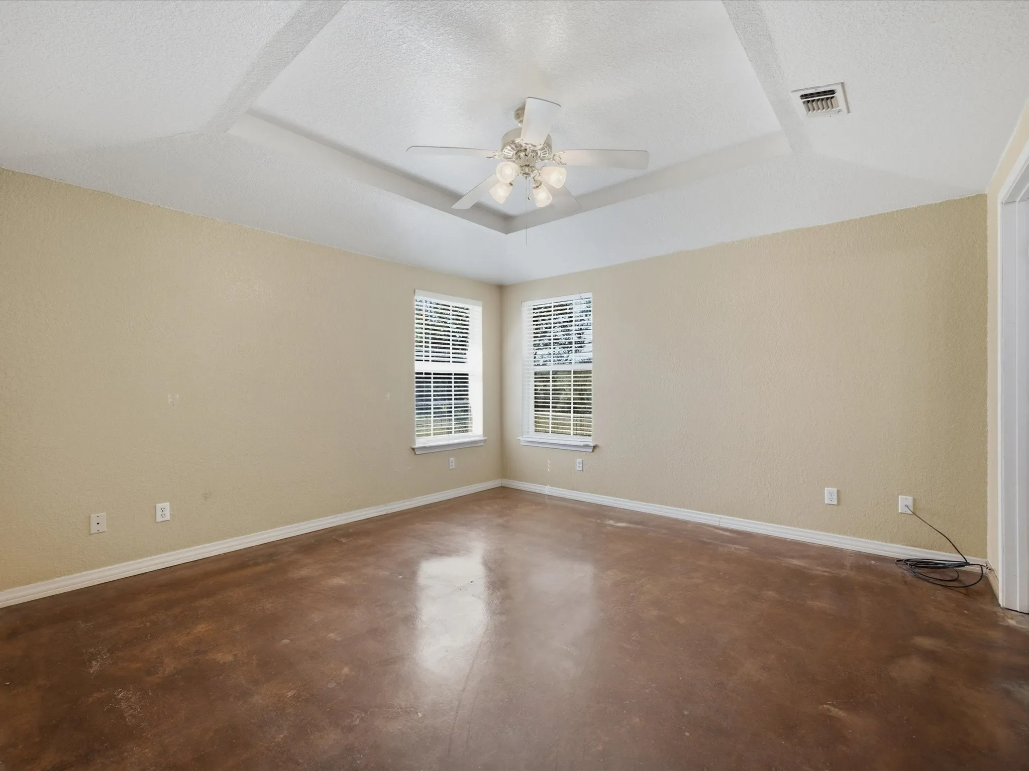 Single Family Residence For Sale in Wise County , 466 County Road 1180, Alvord, Texas 76225, 3 Bedrooms, 2 Bathrooms, 2 Garage spaces, 1,652 Sqft, built in 1996, Price $695,000, mls#21329635, Real Estate Agent in Alvord, Homes For Sale in Wise county, Homes For Sale in Alvord, Realtor in Alvord Texas, Real Estate Brokerage Independent Realty Texas, Luminita Cordes Realtor