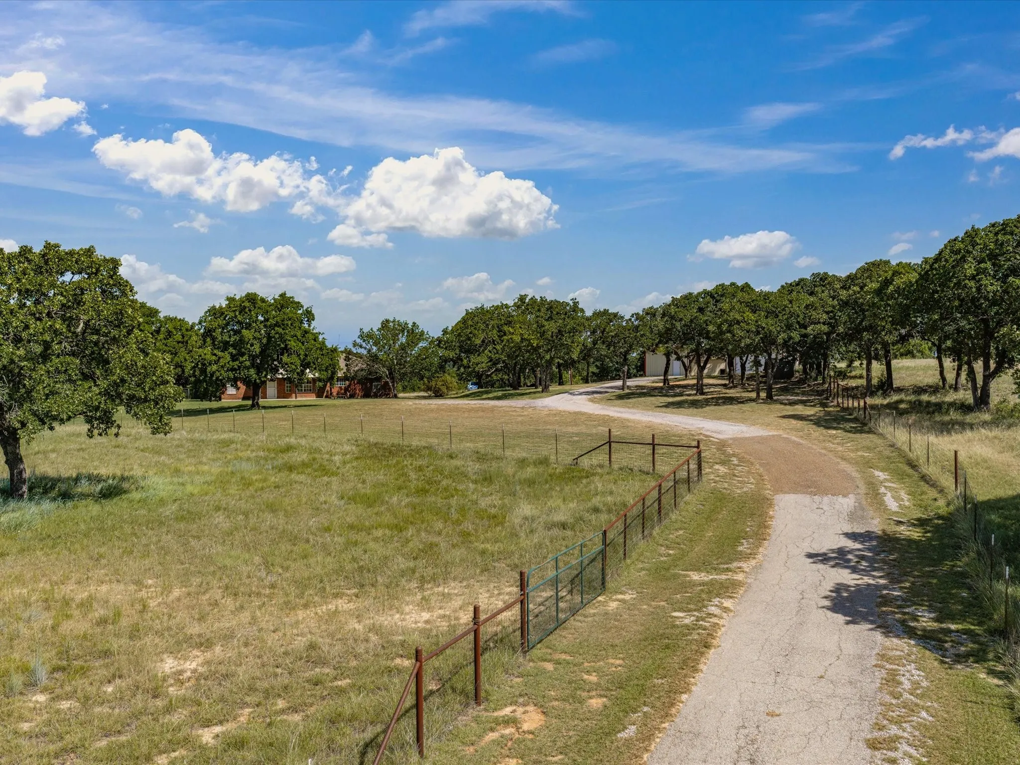 Single Family Residence For Sale in Wise County , 466 County Road 1180, Alvord, Texas 76225, 3 Bedrooms, 2 Bathrooms, 2 Garage spaces, 1,652 Sqft, built in 1996, Price $695,000, mls#21329635, Real Estate Agent in Alvord, Homes For Sale in Wise county, Homes For Sale in Alvord, Realtor in Alvord Texas, Real Estate Brokerage Independent Realty Texas, Luminita Cordes Realtor