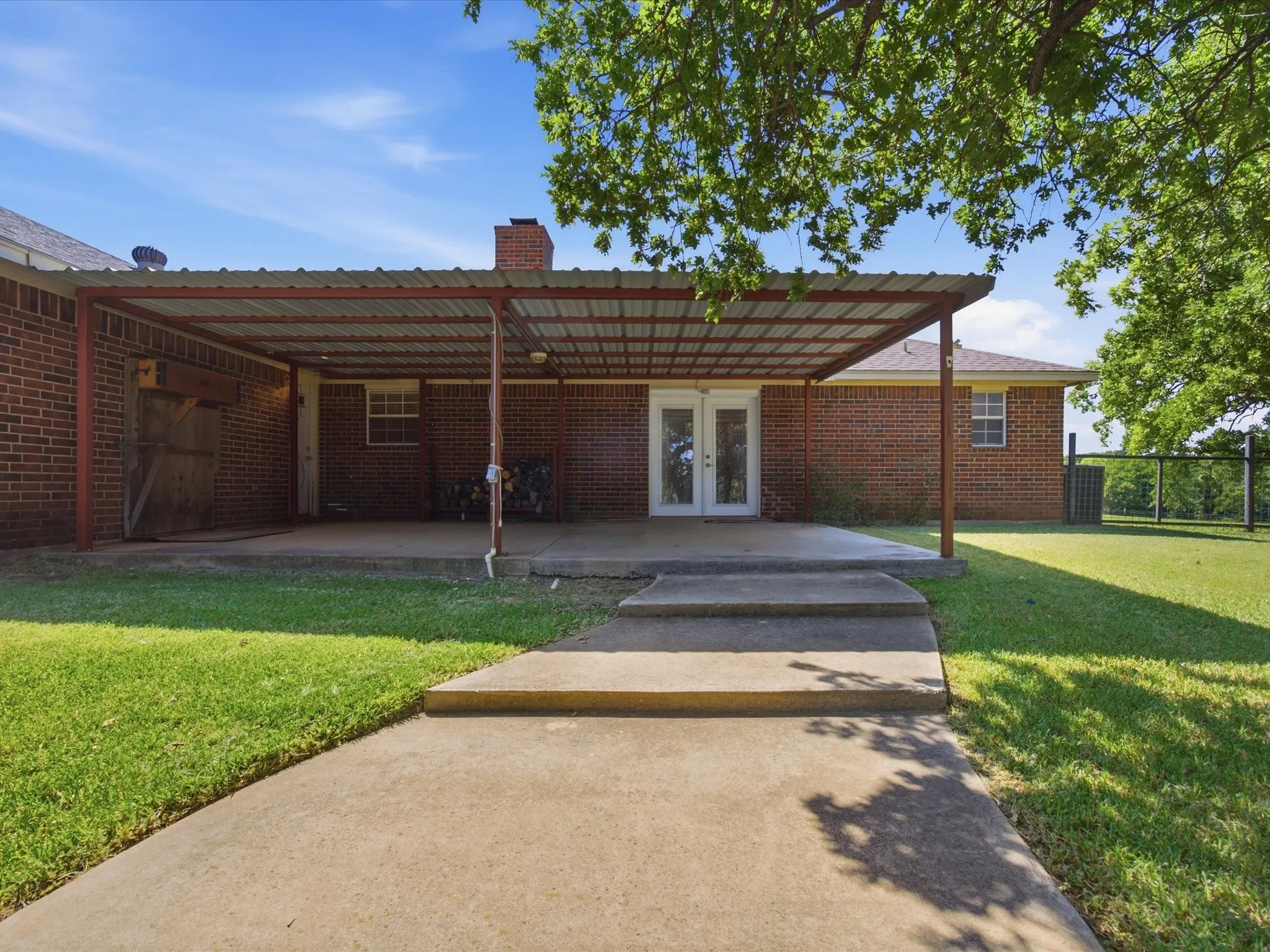 Single Family Residence For Sale in Wise County , 466 County Road 1180, Alvord, Texas 76225, 3 Bedrooms, 2 Bathrooms, 2 Garage spaces, 1,652 Sqft, built in 1996, Price $695,000, mls#21329635, Real Estate Agent in Alvord, Homes For Sale in Wise county, Homes For Sale in Alvord, Realtor in Alvord Texas, Real Estate Brokerage Independent Realty Texas, Luminita Cordes Realtor