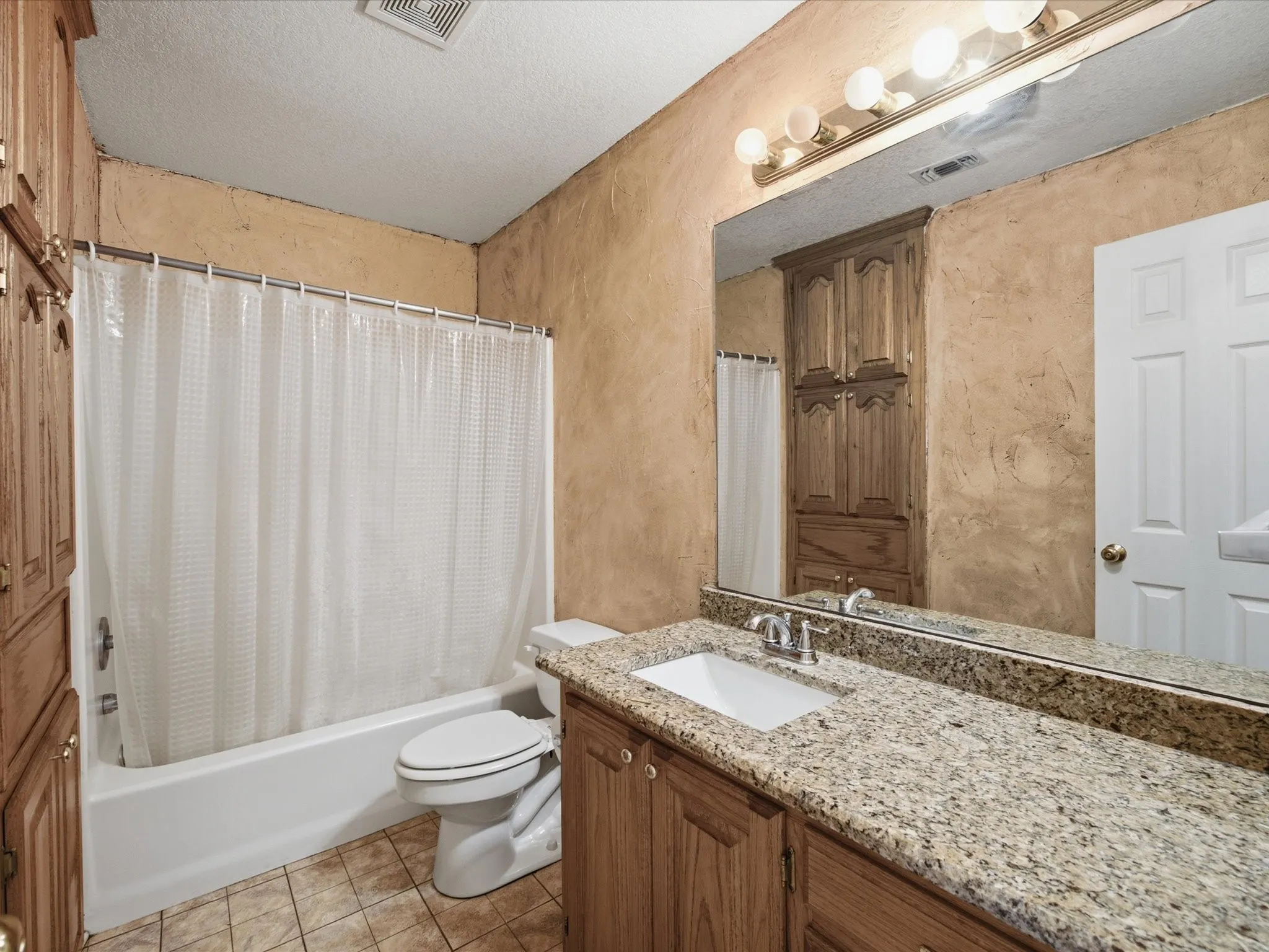 Single Family Residence For Sale in Wise County , 466 County Road 1180, Alvord, Texas 76225, 3 Bedrooms, 2 Bathrooms, 2 Garage spaces, 1,652 Sqft, built in 1996, Price $695,000, mls#21329635, Real Estate Agent in Alvord, Homes For Sale in Wise county, Homes For Sale in Alvord, Realtor in Alvord Texas, Real Estate Brokerage Independent Realty Texas, Luminita Cordes Realtor