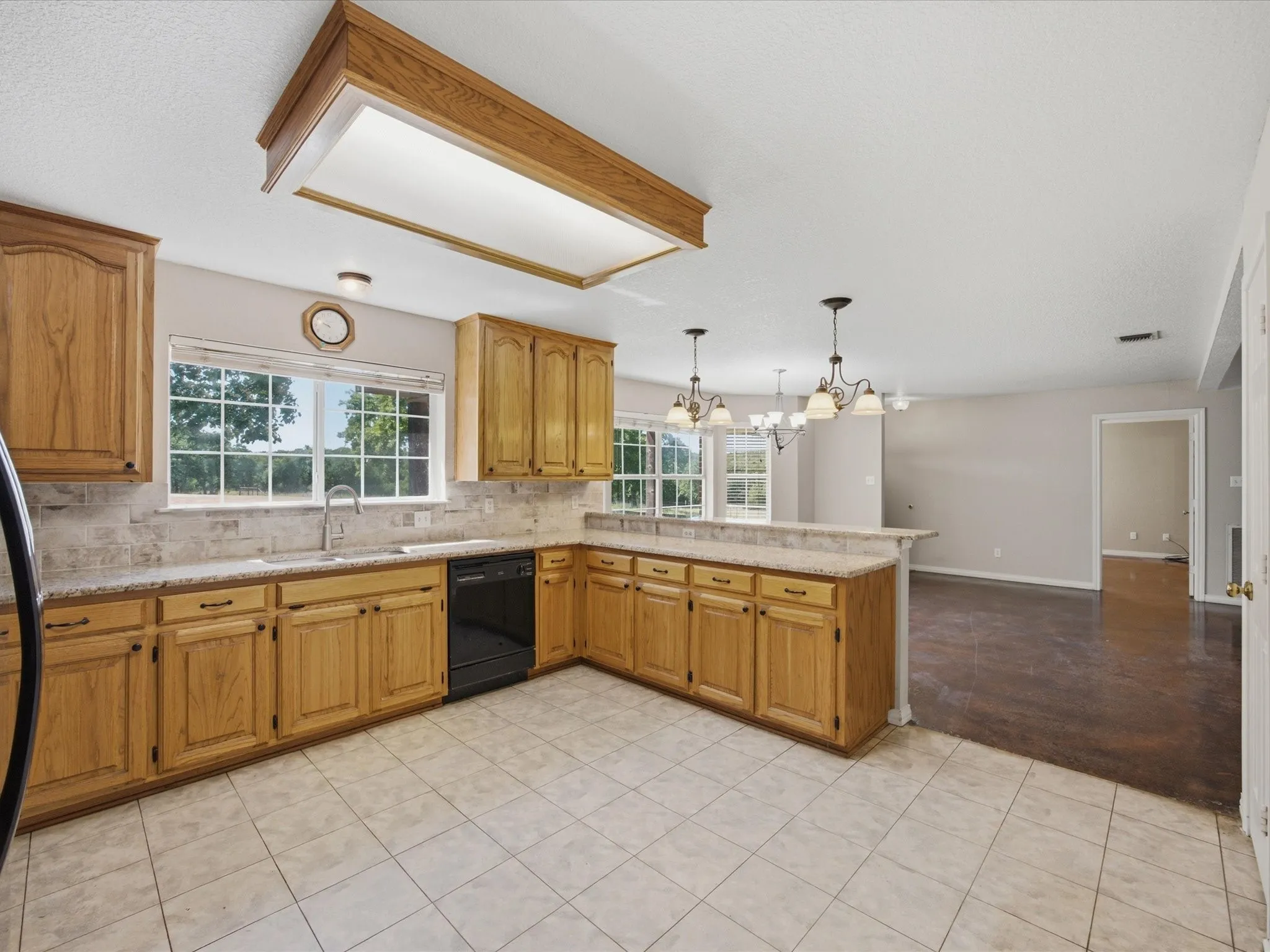 Single Family Residence For Sale in Wise County , 466 County Road 1180, Alvord, Texas 76225, 3 Bedrooms, 2 Bathrooms, 2 Garage spaces, 1,652 Sqft, built in 1996, Price $695,000, mls#21329635, Real Estate Agent in Alvord, Homes For Sale in Wise county, Homes For Sale in Alvord, Realtor in Alvord Texas, Real Estate Brokerage Independent Realty Texas, Luminita Cordes Realtor