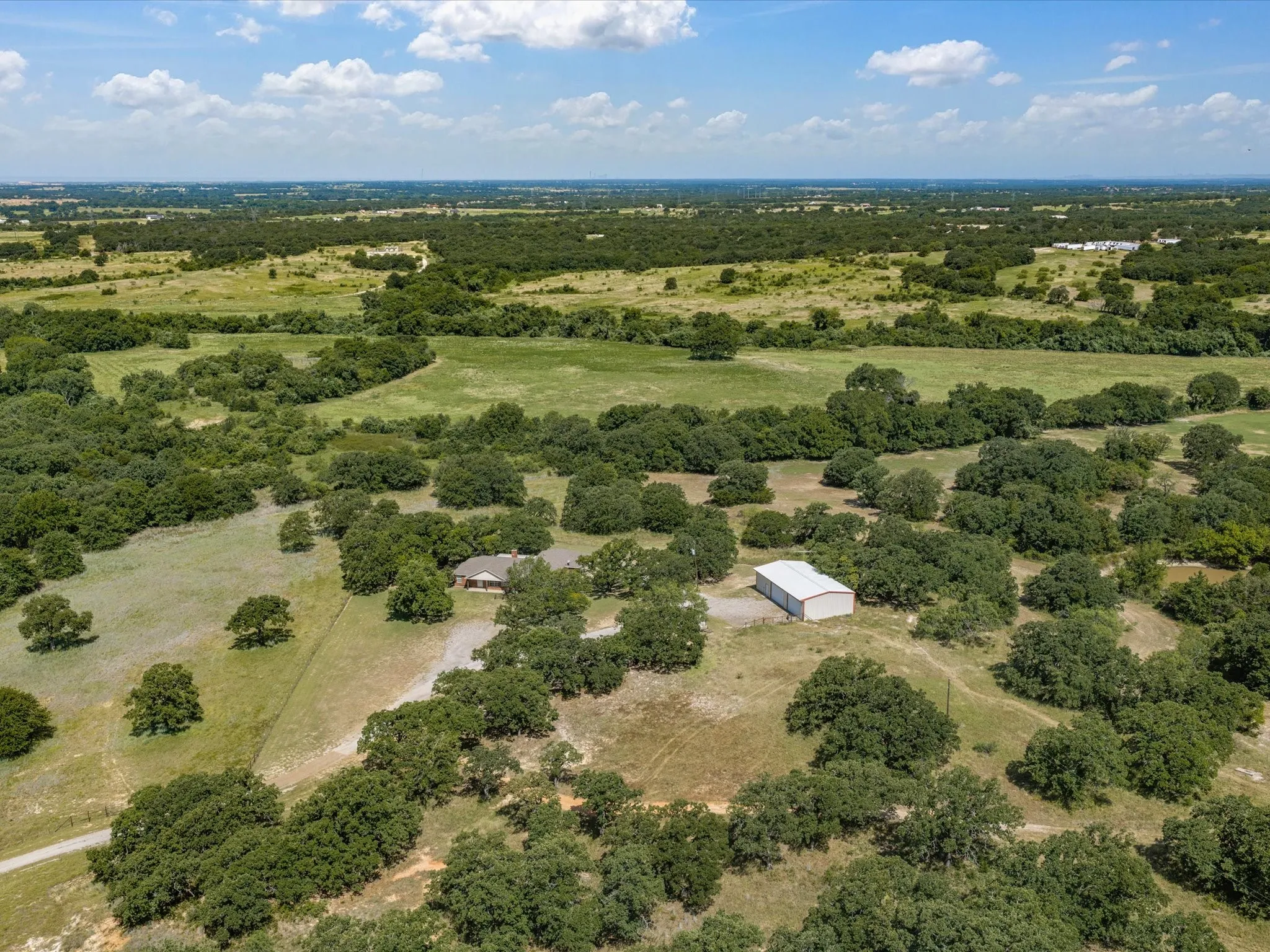 Single Family Residence For Sale in Wise County , 466 County Road 1180, Alvord, Texas 76225, 3 Bedrooms, 2 Bathrooms, 2 Garage spaces, 1,652 Sqft, built in 1996, Price $695,000, mls#21329635, Real Estate Agent in Alvord, Homes For Sale in Wise county, Homes For Sale in Alvord, Realtor in Alvord Texas, Real Estate Brokerage Independent Realty Texas, Luminita Cordes Realtor