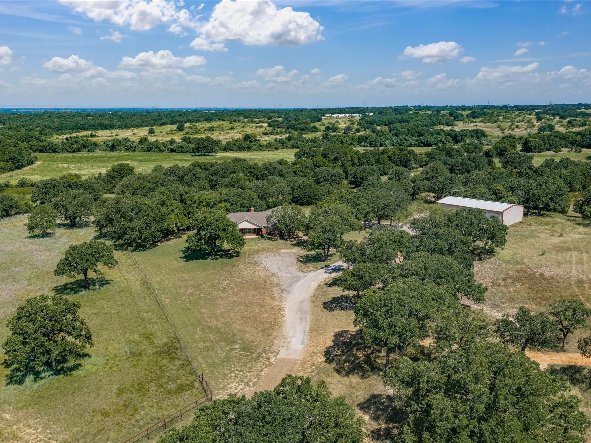 Single Family Residence For Sale in Wise County , 466 County Road 1180, Alvord, Texas 76225, 3 Bedrooms, 2 Bathrooms, 2 Garage spaces, 1,652 Sqft, built in 1996, Price $695,000, mls#21329635, Real Estate Agent in Alvord, Homes For Sale in Wise county, Homes For Sale in Alvord, Realtor in Alvord Texas, Real Estate Brokerage Independent Realty Texas, Luminita Cordes Realtor