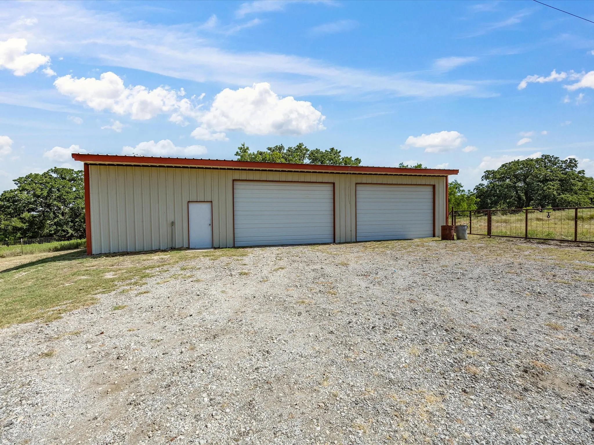 Single Family Residence For Sale in Wise County , 466 County Road 1180, Alvord, Texas 76225, 3 Bedrooms, 2 Bathrooms, 2 Garage spaces, 1,652 Sqft, built in 1996, Price $695,000, mls#21329635, Real Estate Agent in Alvord, Homes For Sale in Wise county, Homes For Sale in Alvord, Realtor in Alvord Texas, Real Estate Brokerage Independent Realty Texas, Luminita Cordes Realtor
