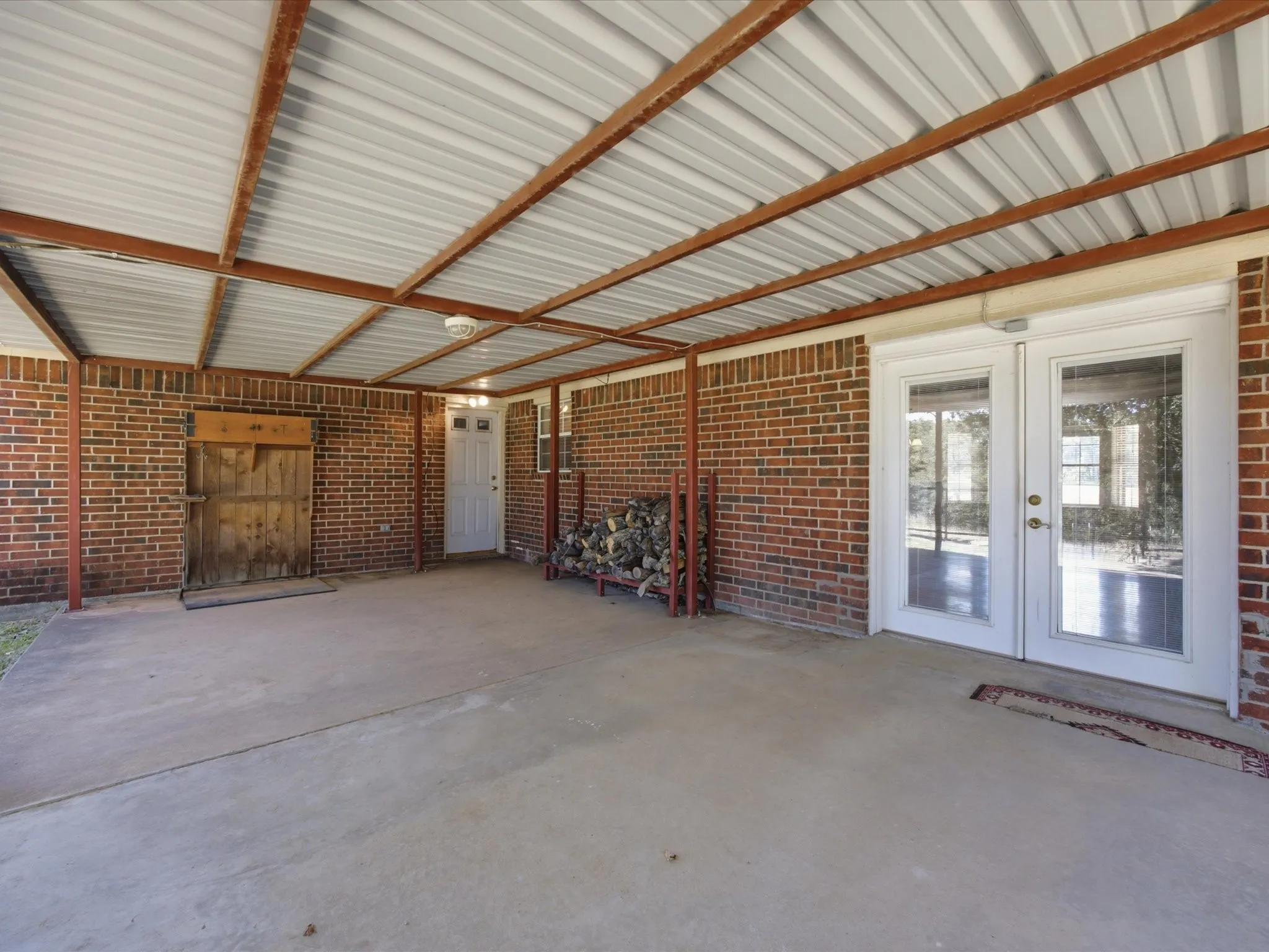 Single Family Residence For Sale in Wise County , 466 County Road 1180, Alvord, Texas 76225, 3 Bedrooms, 2 Bathrooms, 2 Garage spaces, 1,652 Sqft, built in 1996, Price $695,000, mls#21329635, Real Estate Agent in Alvord, Homes For Sale in Wise county, Homes For Sale in Alvord, Realtor in Alvord Texas, Real Estate Brokerage Independent Realty Texas, Luminita Cordes Realtor
