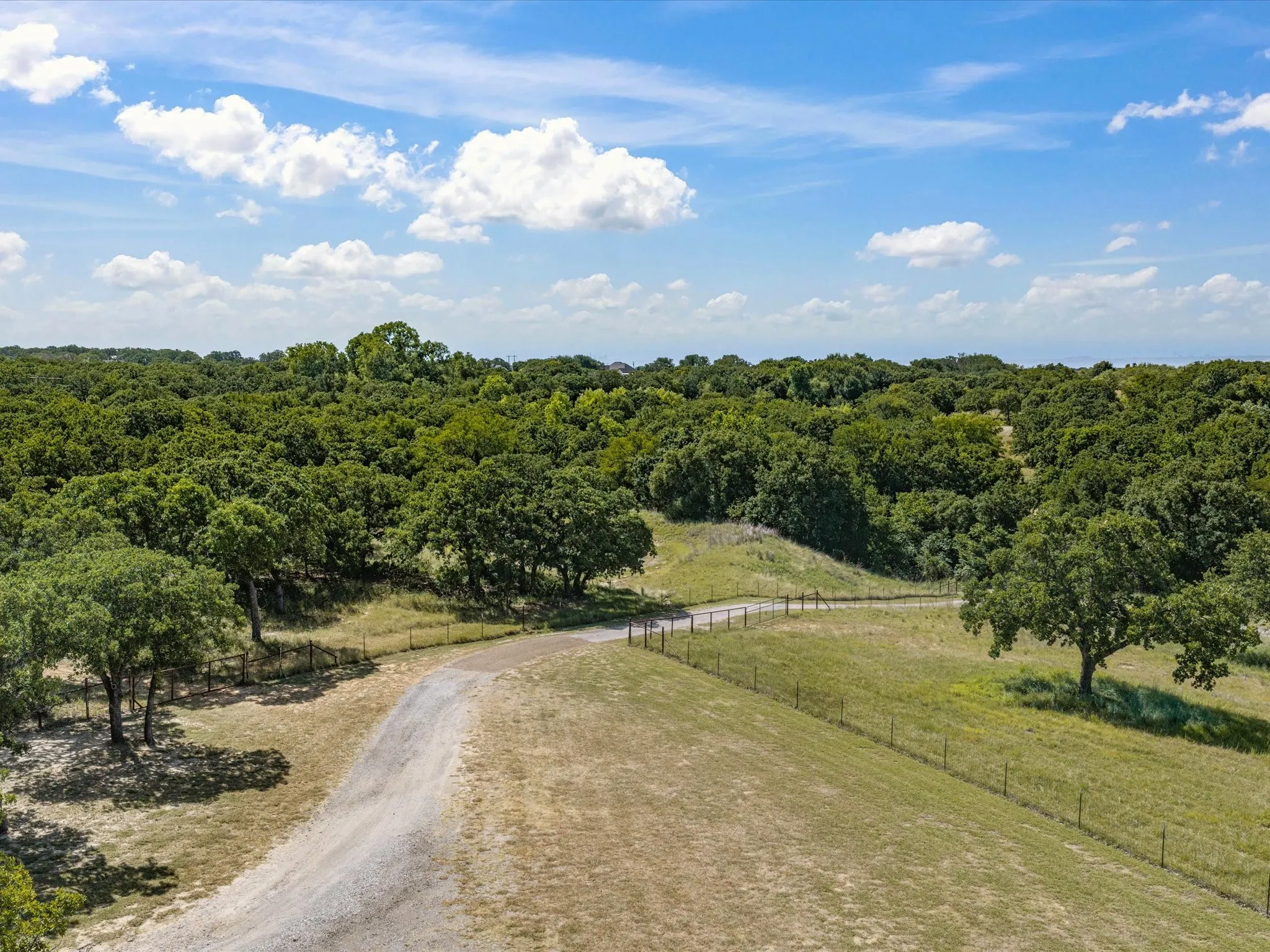 Single Family Residence For Sale in Wise County , 466 County Road 1180, Alvord, Texas 76225, 3 Bedrooms, 2 Bathrooms, 2 Garage spaces, 1,652 Sqft, built in 1996, Price $695,000, mls#21329635, Real Estate Agent in Alvord, Homes For Sale in Wise county, Homes For Sale in Alvord, Realtor in Alvord Texas, Real Estate Brokerage Independent Realty Texas, Luminita Cordes Realtor