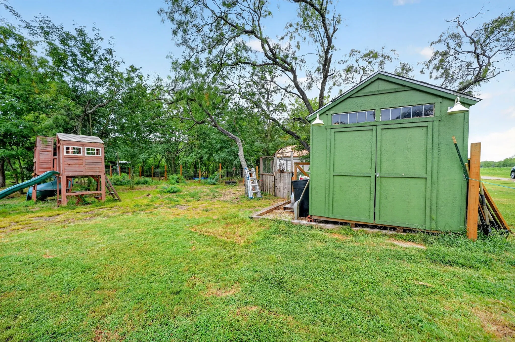 Shed with electricity