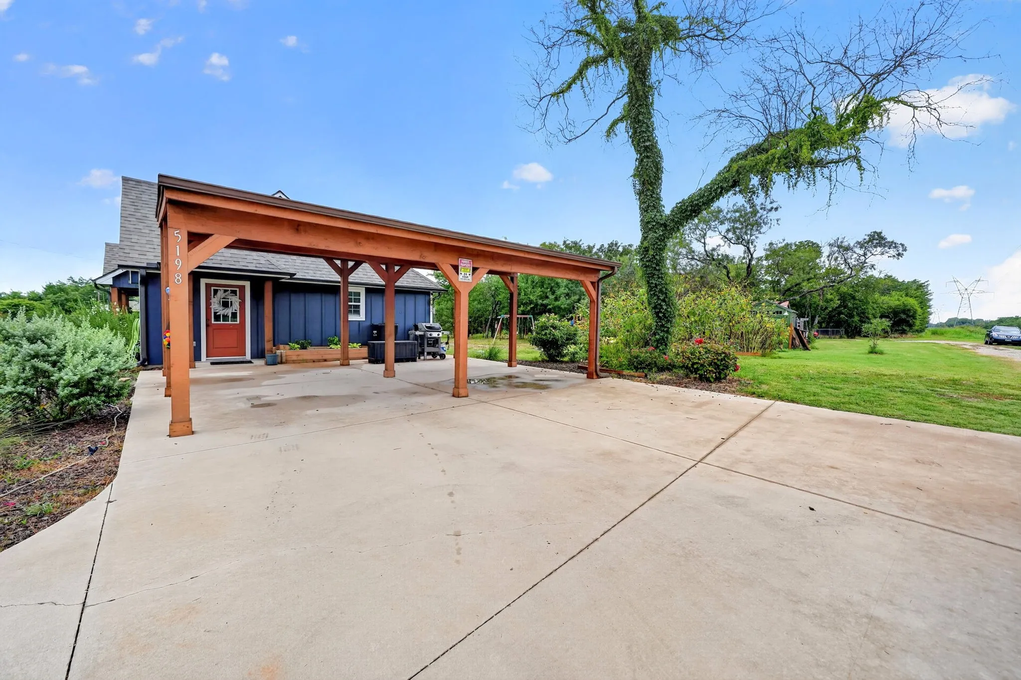 Carport
