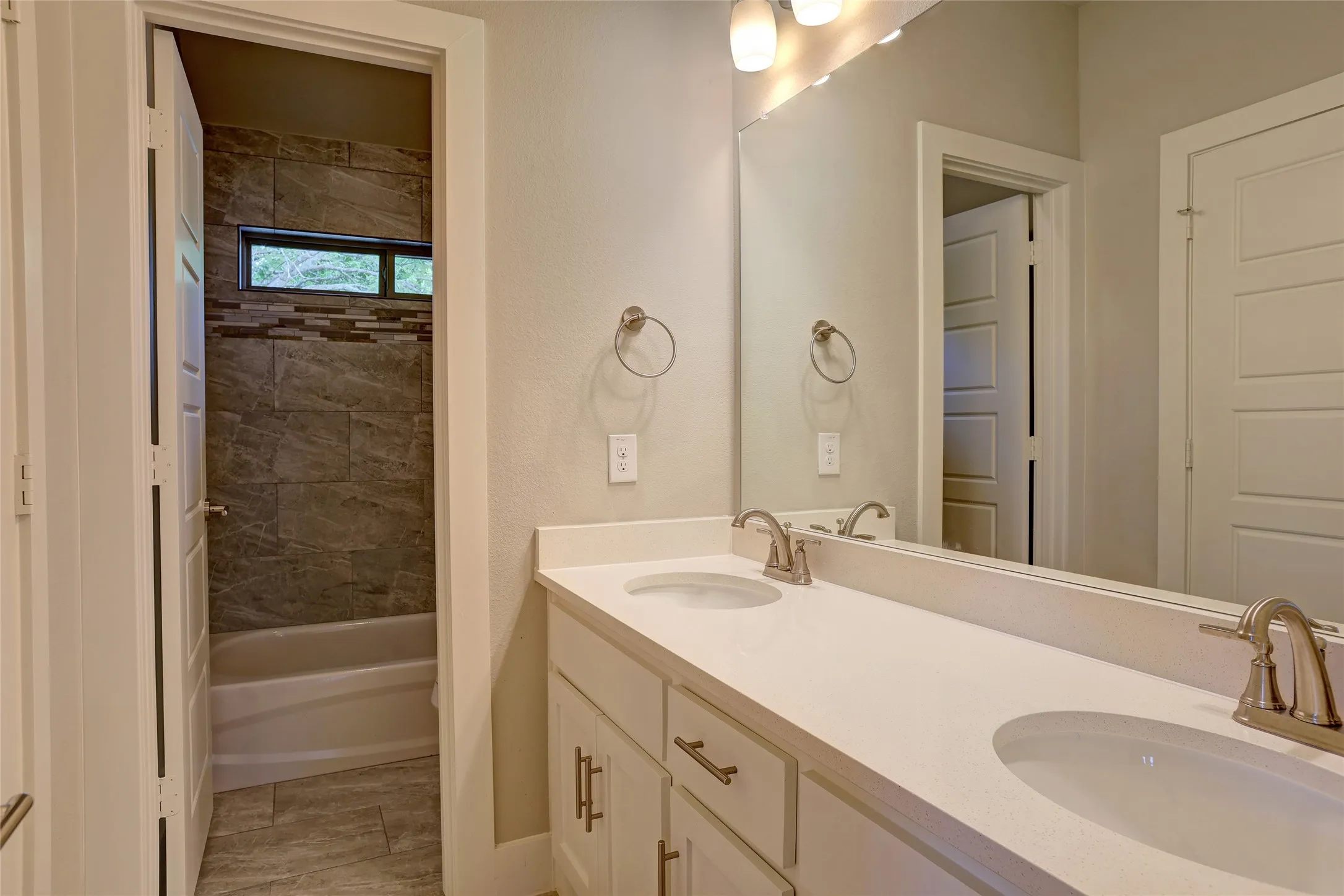Single Family Residence For Sale in Collin County , 410 Mercer Drive, Josephine, Texas 75173, 4 Bedroom, 3 Bathroom, 2 Garage spaces, 2,679 Sqft, built in 2022, mls#21331706, Real Estate Agent in Josephine, Homes For Sale in Collin county, Homes For Sale in Josephine, Realtor in Josephine Texas, Real Estate Brokerage Independent Realty Texas, Luminita Cordes Realtor