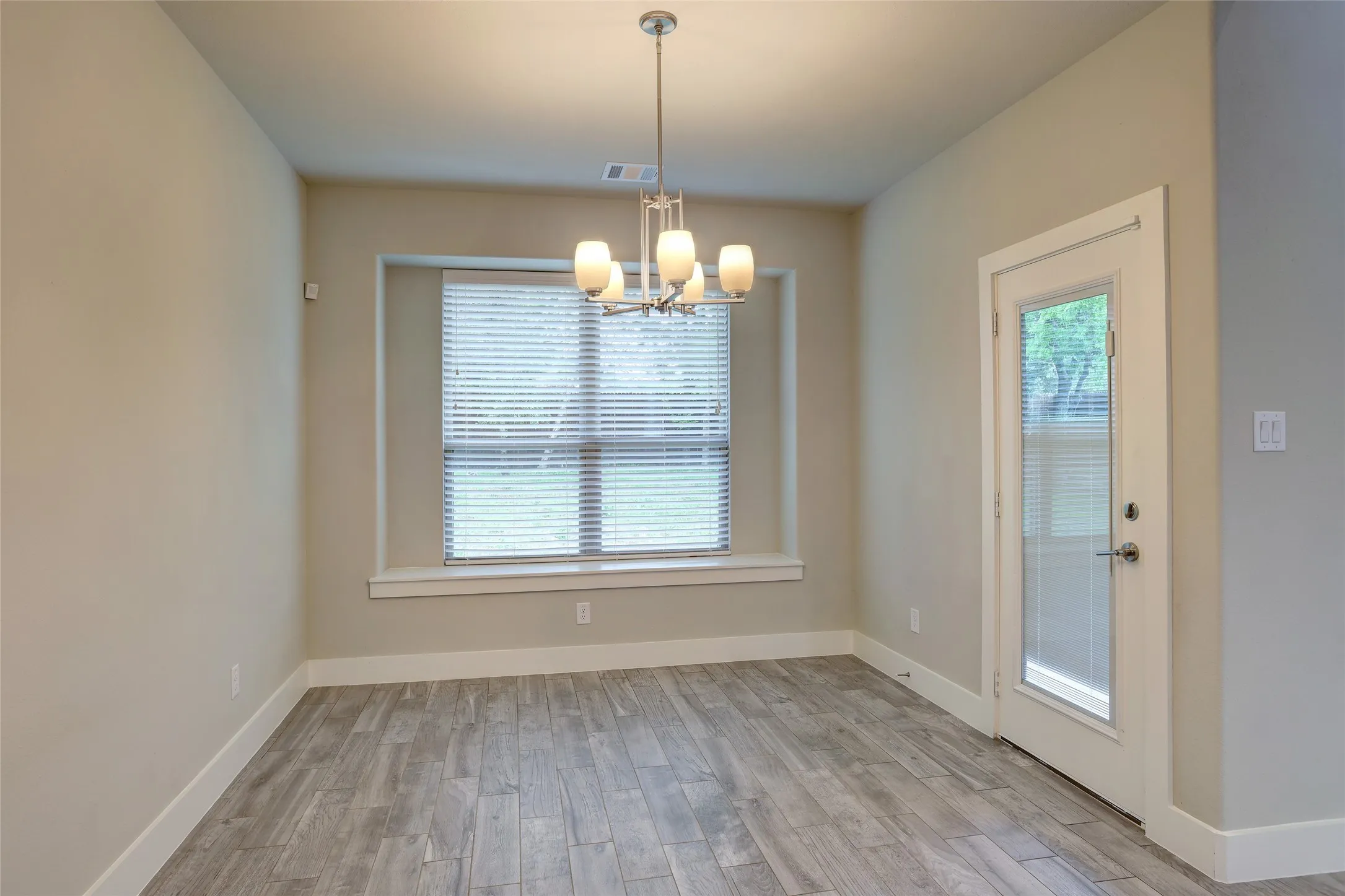 Single Family Residence For Sale in Collin County , 410 Mercer Drive, Josephine, Texas 75173, 4 Bedroom, 3 Bathroom, 2 Garage spaces, 2,679 Sqft, built in 2022, mls#21331706, Real Estate Agent in Josephine, Homes For Sale in Collin county, Homes For Sale in Josephine, Realtor in Josephine Texas, Real Estate Brokerage Independent Realty Texas, Luminita Cordes Realtor