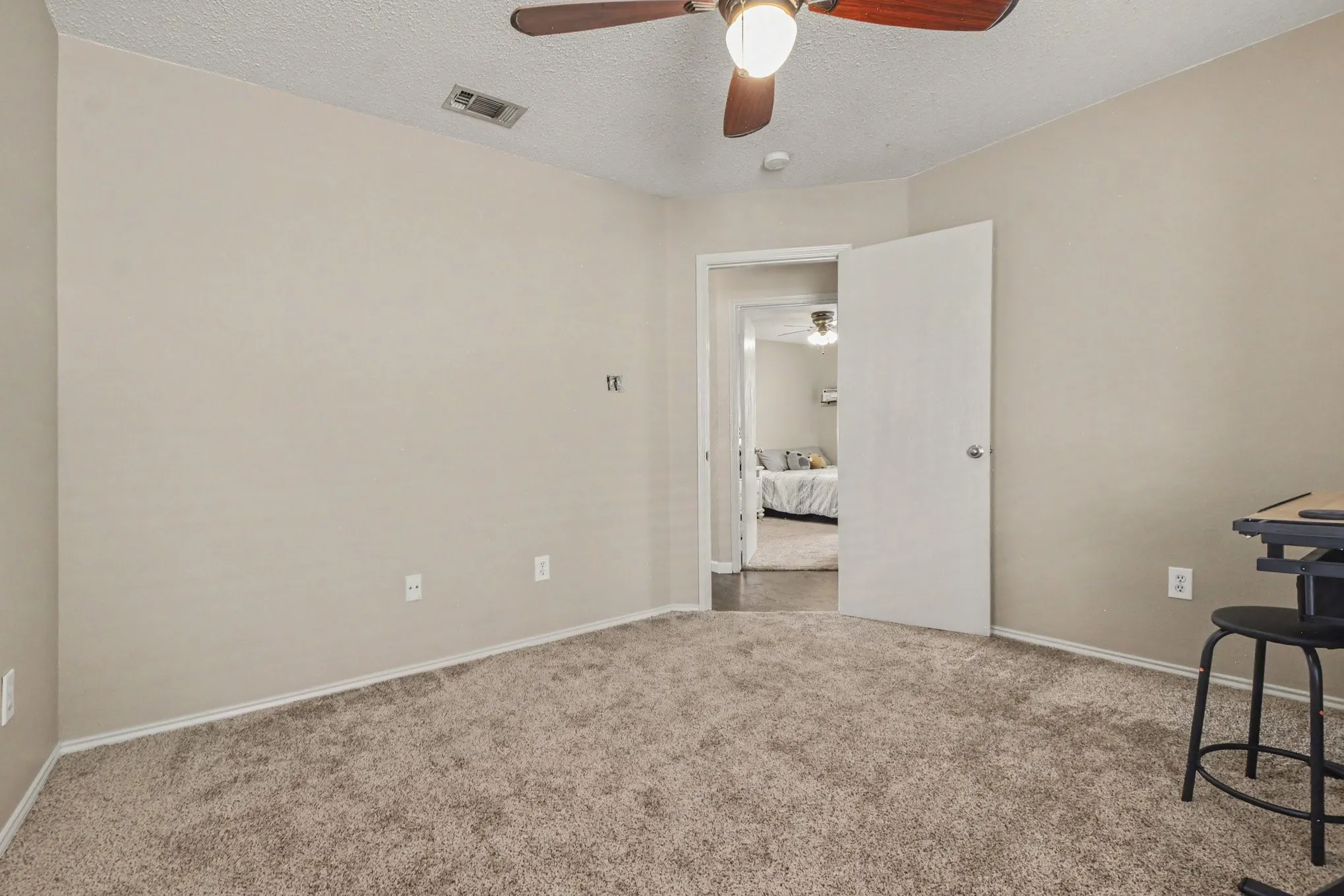 Single Family Residence For Sale in Tarrant County , 4932 Spur Ridge Court, Fort Worth, Texas 76244, 4 Bedroom, 2 Bathroom, 2 Garage spaces, 2,002 Sqft, built in 2002, mls#21331707, Real Estate Agent in Fort Worth, Homes For Sale in Tarrant county, Homes For Sale in Fort Worth, Realtor in Fort Worth Texas, Real Estate Brokerage Independent Realty Texas, Luminita Cordes Realtor