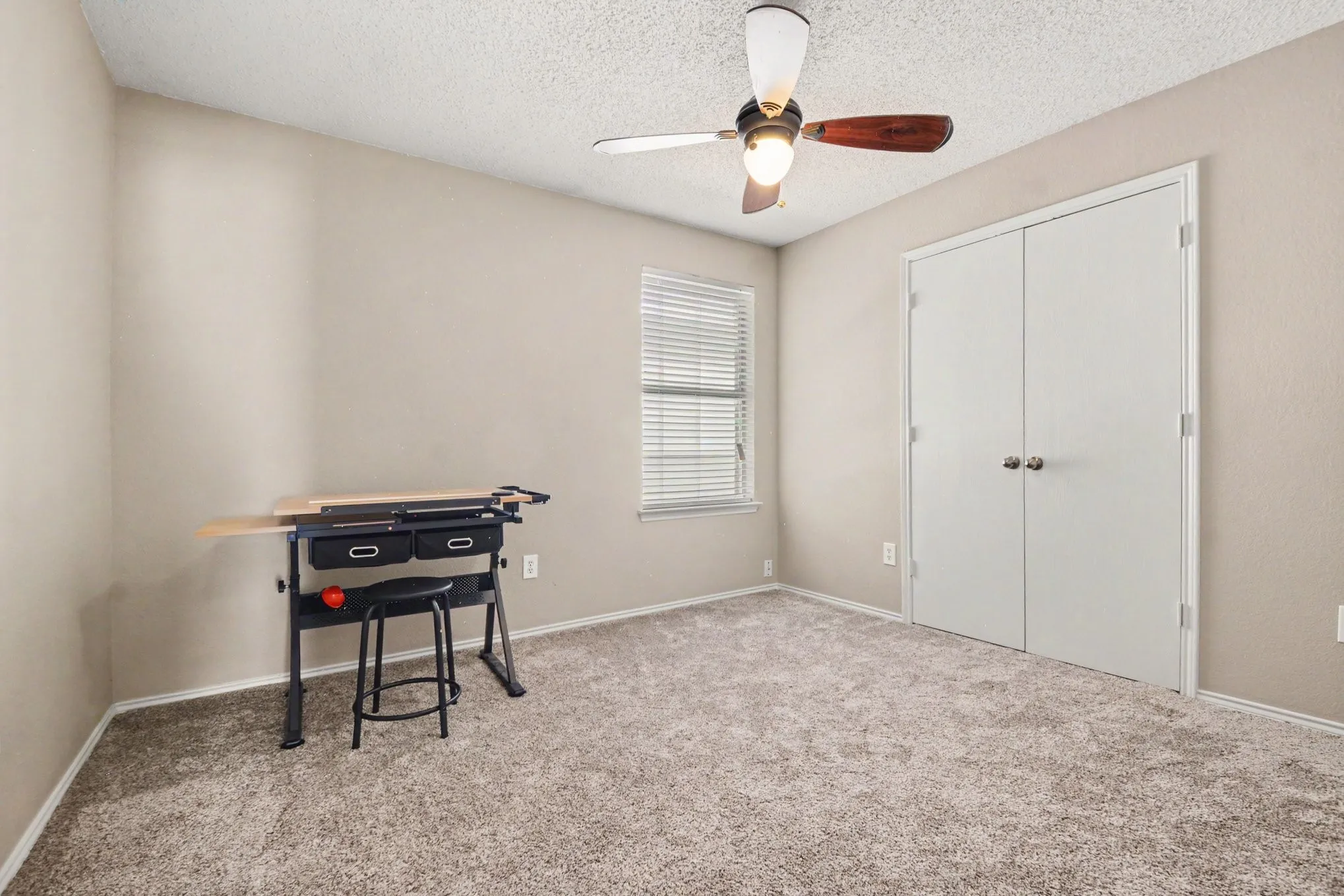 Single Family Residence For Sale in Tarrant County , 4932 Spur Ridge Court, Fort Worth, Texas 76244, 4 Bedroom, 2 Bathroom, 2 Garage spaces, 2,002 Sqft, built in 2002, mls#21331707, Real Estate Agent in Fort Worth, Homes For Sale in Tarrant county, Homes For Sale in Fort Worth, Realtor in Fort Worth Texas, Real Estate Brokerage Independent Realty Texas, Luminita Cordes Realtor