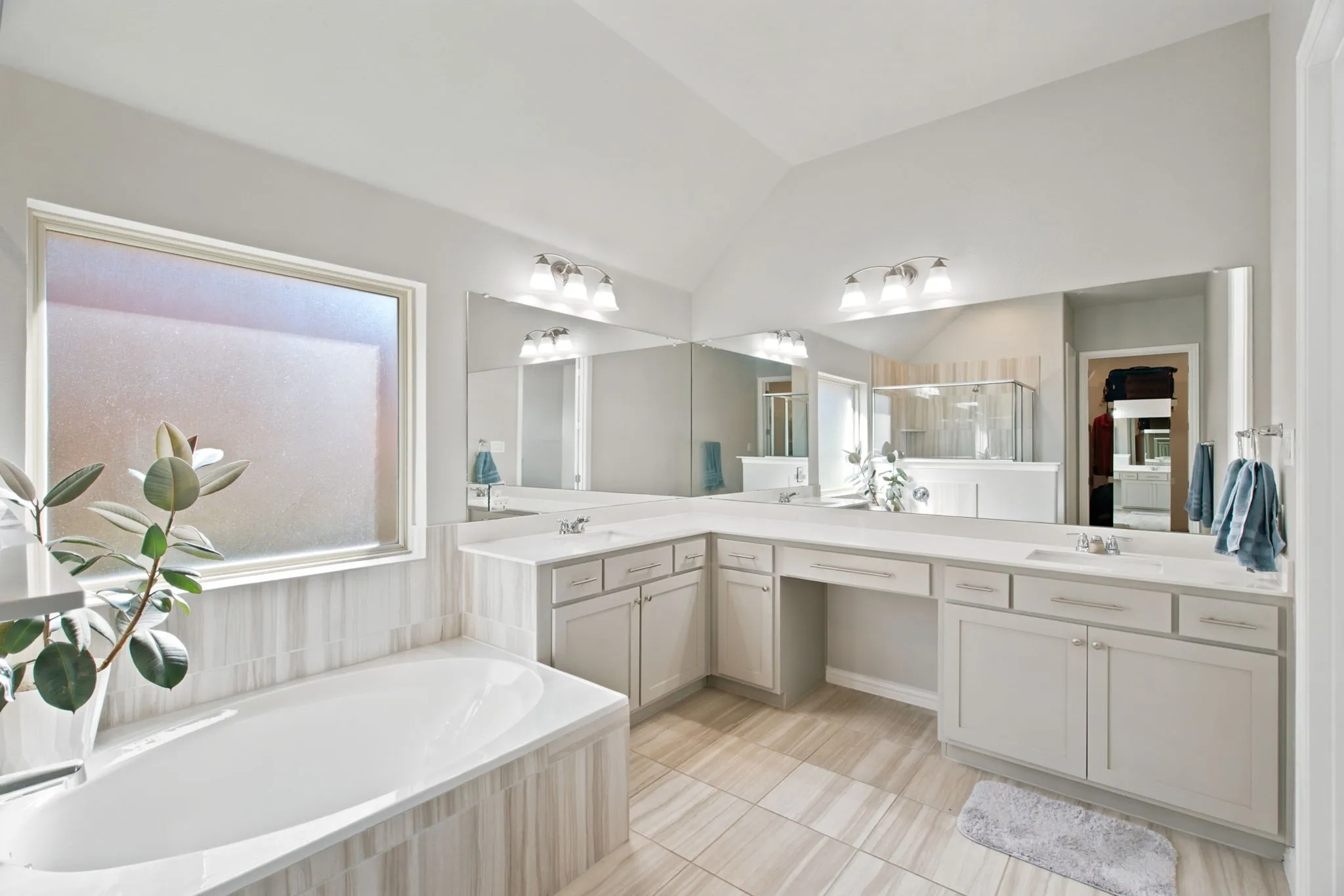 Single Family Residence For Sale in Denton County , 6608 Woodmere Court, Denton, Texas 76226, 4 Bedroom, 3 Bathroom, 2 Garage spaces, 2,224 Sqft, built in 2020, mls#21328846, Real Estate Agent in Denton, Homes For Sale in Denton county, Homes For Sale in Denton, Realtor in Denton Texas, Real Estate Brokerage Independent Realty Texas, Luminita Cordes Realtor