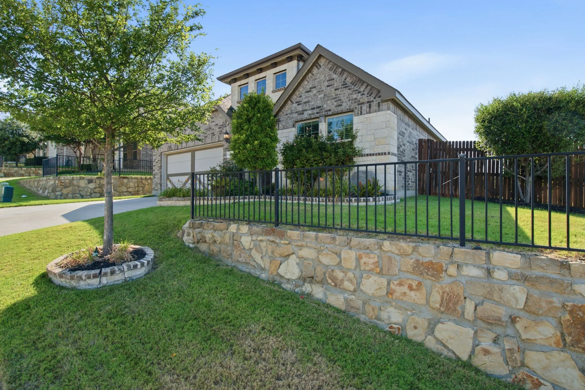 Single Family Residence For Sale in Denton County , 6608 Woodmere Court, Denton, Texas 76226, 4 Bedroom, 3 Bathroom, 2 Garage spaces, 2,224 Sqft, built in 2020, mls#21328846, Real Estate Agent in Denton, Homes For Sale in Denton county, Homes For Sale in Denton, Realtor in Denton Texas, Real Estate Brokerage Independent Realty Texas, Luminita Cordes Realtor