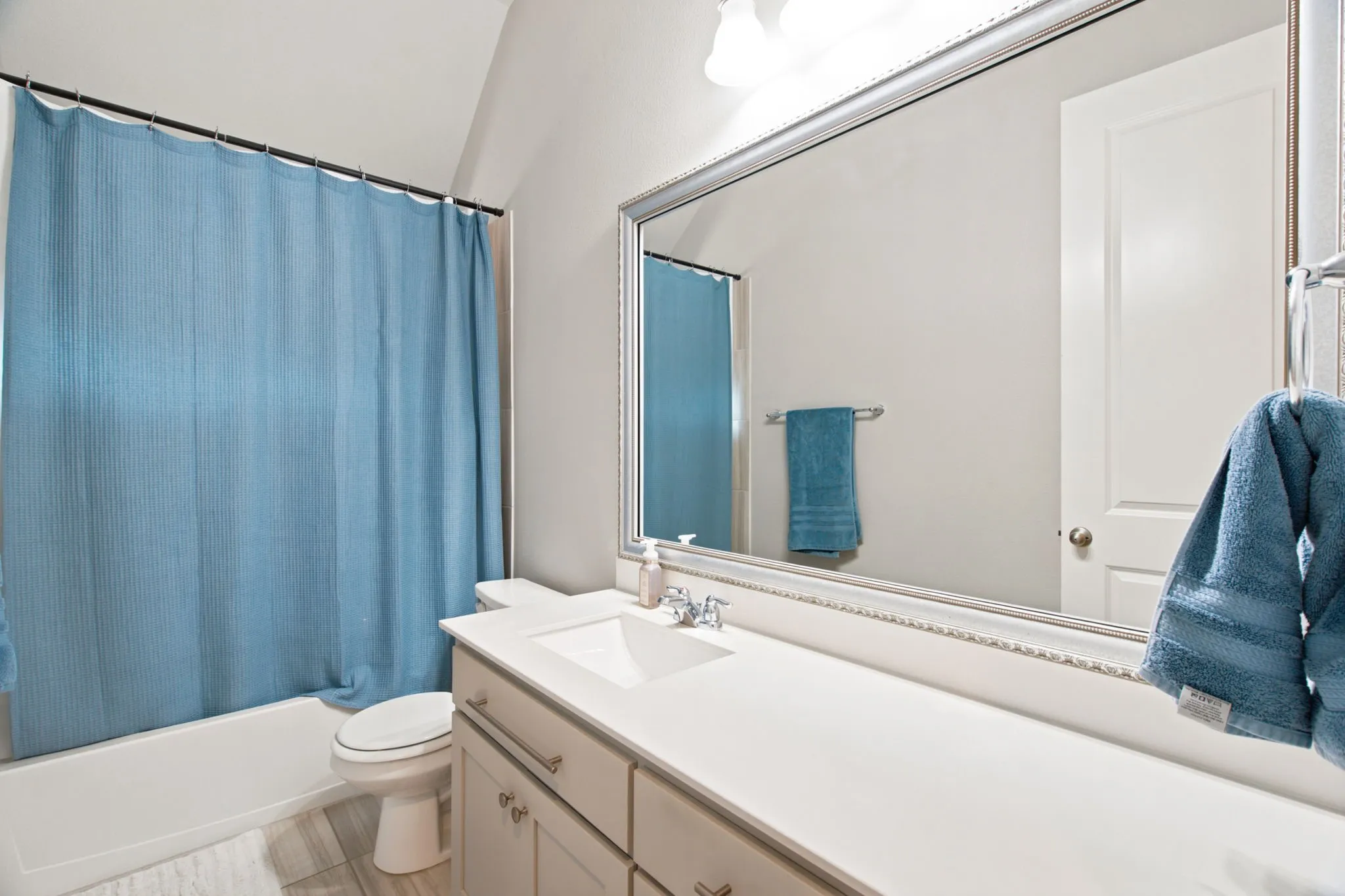 Single Family Residence For Sale in Denton County , 6608 Woodmere Court, Denton, Texas 76226, 4 Bedroom, 3 Bathroom, 2 Garage spaces, 2,224 Sqft, built in 2020, mls#21328846, Real Estate Agent in Denton, Homes For Sale in Denton county, Homes For Sale in Denton, Realtor in Denton Texas, Real Estate Brokerage Independent Realty Texas, Luminita Cordes Realtor