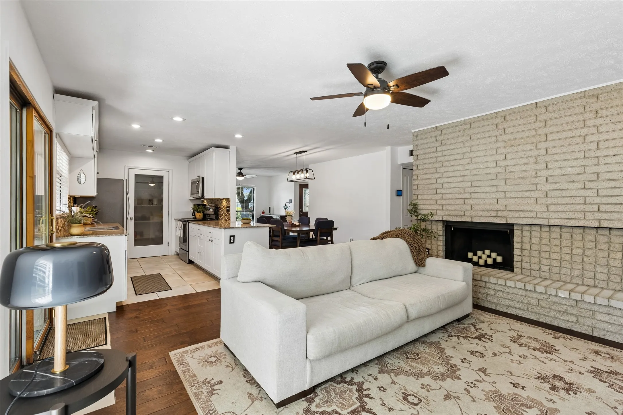Single Family Residence For Sale in Denton County , 5069 Aztec Drive, The Colony, Texas 75056, 3 Bedroom, 2 Bathroom, 2 Garage spaces, 1,699 Sqft, built in 1974, mls#21314039, Real Estate Agent in The Colony, Homes For Sale in Denton county, Homes For Sale in The Colony, Realtor in The Colony Texas, Real Estate Brokerage Independent Realty Texas, Luminita Cordes Realtor
