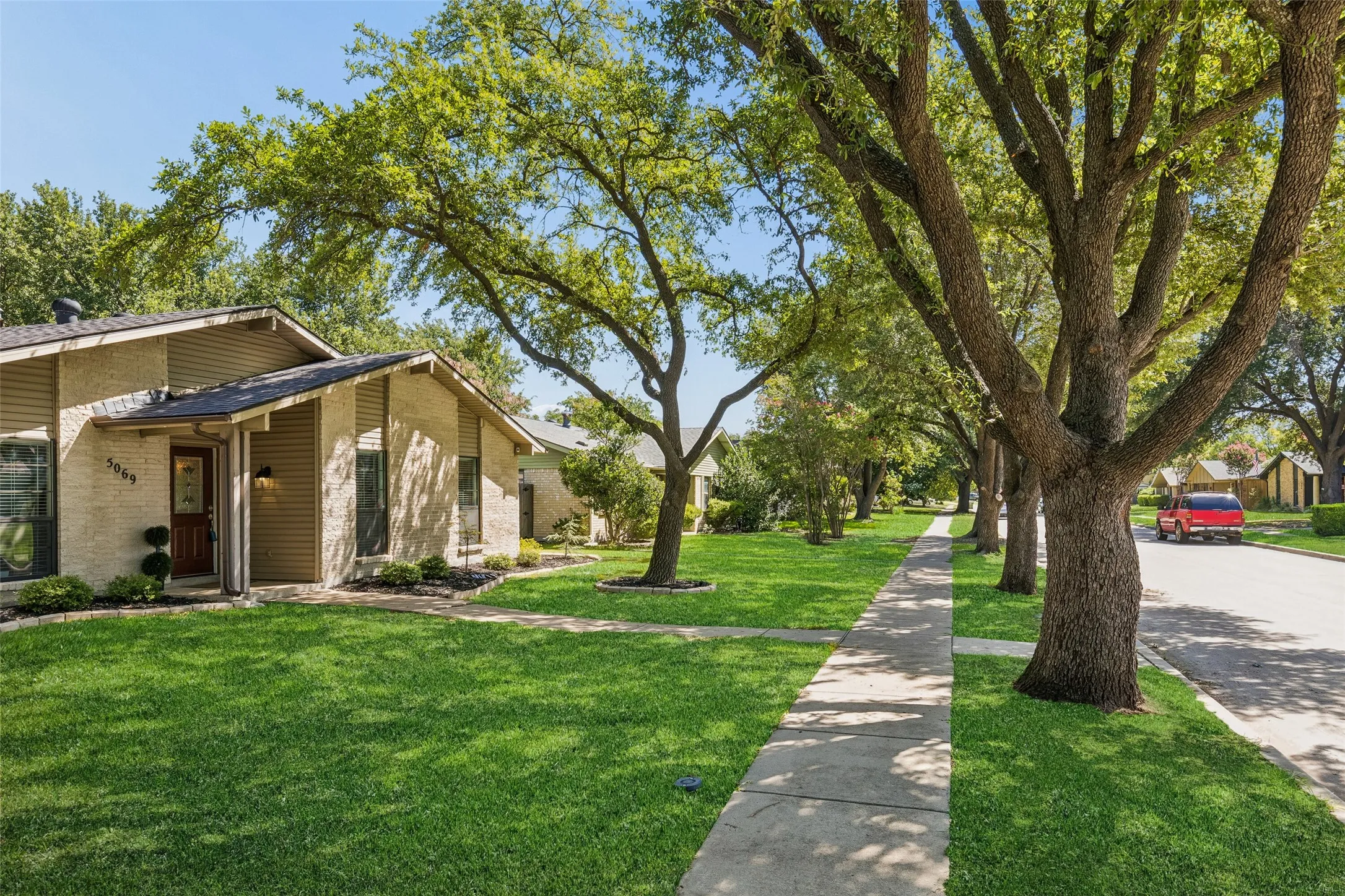 Single Family Residence For Sale in Denton County , 5069 Aztec Drive, The Colony, Texas 75056, 3 Bedroom, 2 Bathroom, 2 Garage spaces, 1,699 Sqft, built in 1974, mls#21314039, Real Estate Agent in The Colony, Homes For Sale in Denton county, Homes For Sale in The Colony, Realtor in The Colony Texas, Real Estate Brokerage Independent Realty Texas, Luminita Cordes Realtor