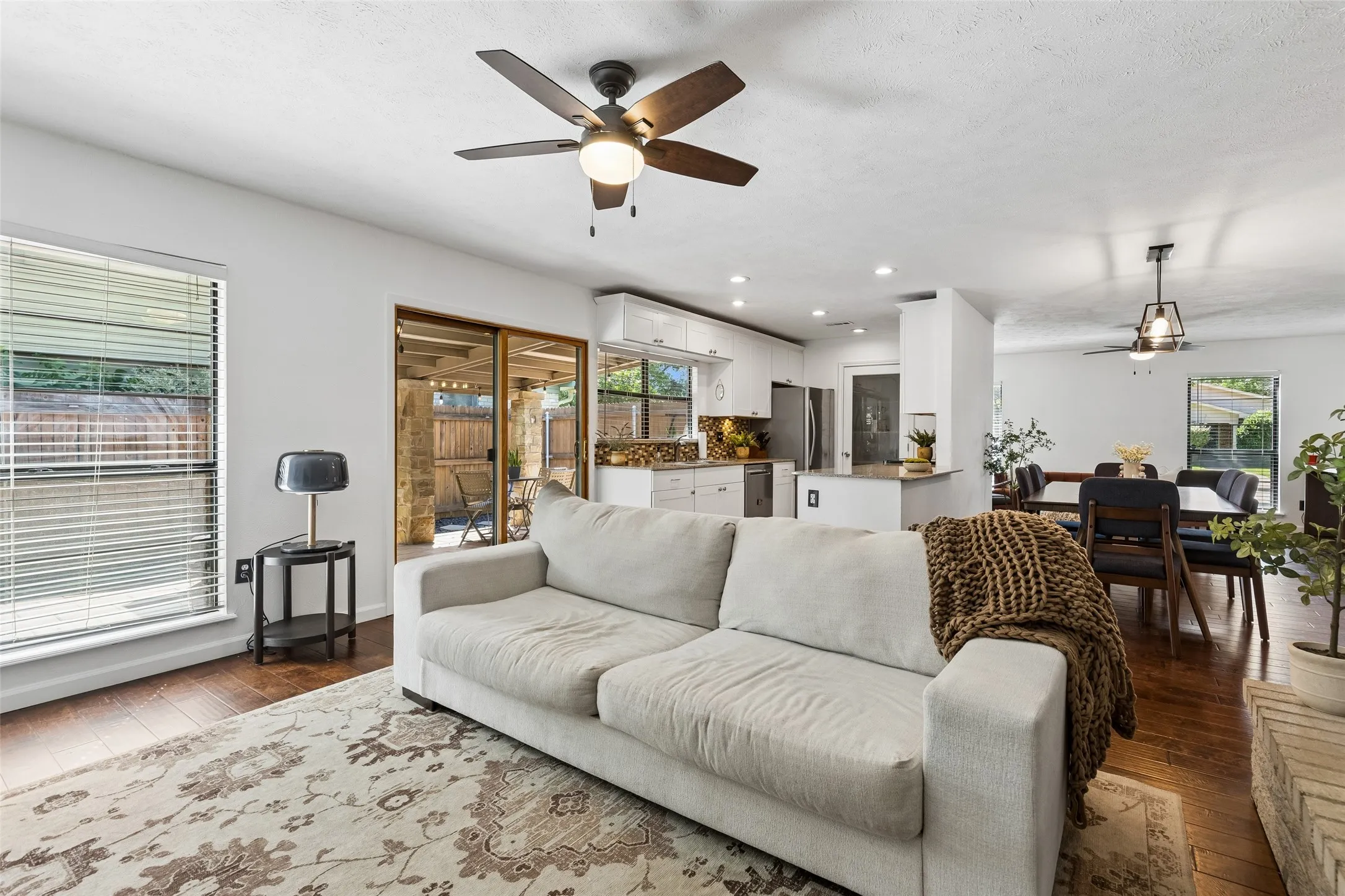 Single Family Residence For Sale in Denton County , 5069 Aztec Drive, The Colony, Texas 75056, 3 Bedroom, 2 Bathroom, 2 Garage spaces, 1,699 Sqft, built in 1974, mls#21314039, Real Estate Agent in The Colony, Homes For Sale in Denton county, Homes For Sale in The Colony, Realtor in The Colony Texas, Real Estate Brokerage Independent Realty Texas, Luminita Cordes Realtor