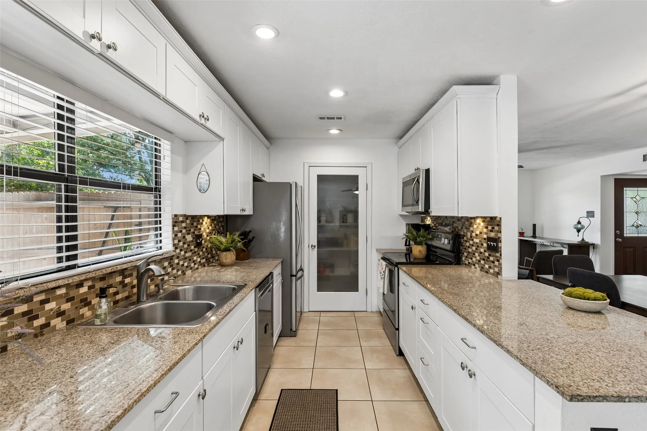 Single Family Residence For Sale in Denton County , 5069 Aztec Drive, The Colony, Texas 75056, 3 Bedroom, 2 Bathroom, 2 Garage spaces, 1,699 Sqft, built in 1974, mls#21314039, Real Estate Agent in The Colony, Homes For Sale in Denton county, Homes For Sale in The Colony, Realtor in The Colony Texas, Real Estate Brokerage Independent Realty Texas, Luminita Cordes Realtor