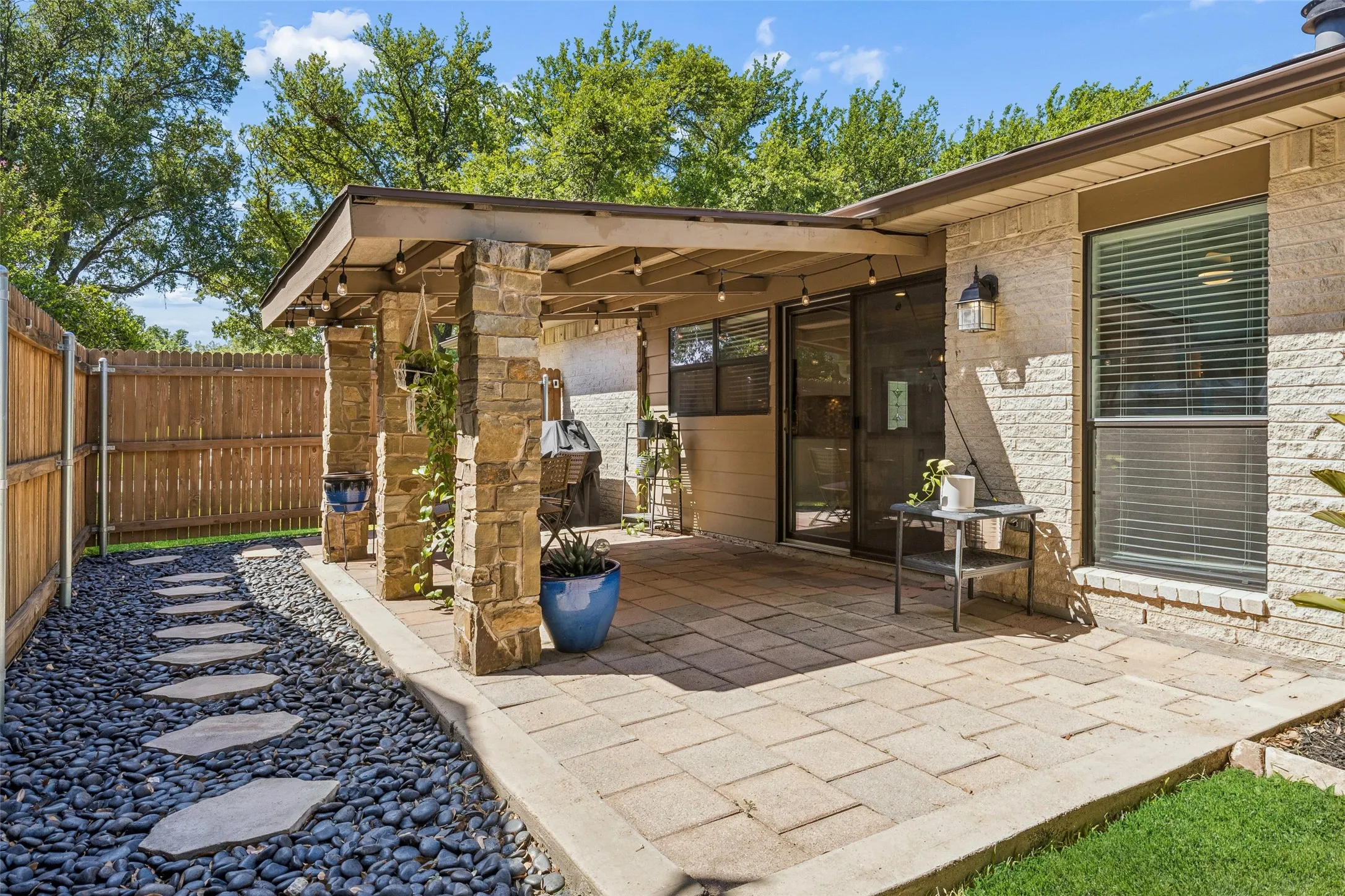 Single Family Residence For Sale in Denton County , 5069 Aztec Drive, The Colony, Texas 75056, 3 Bedroom, 2 Bathroom, 2 Garage spaces, 1,699 Sqft, built in 1974, mls#21314039, Real Estate Agent in The Colony, Homes For Sale in Denton county, Homes For Sale in The Colony, Realtor in The Colony Texas, Real Estate Brokerage Independent Realty Texas, Luminita Cordes Realtor