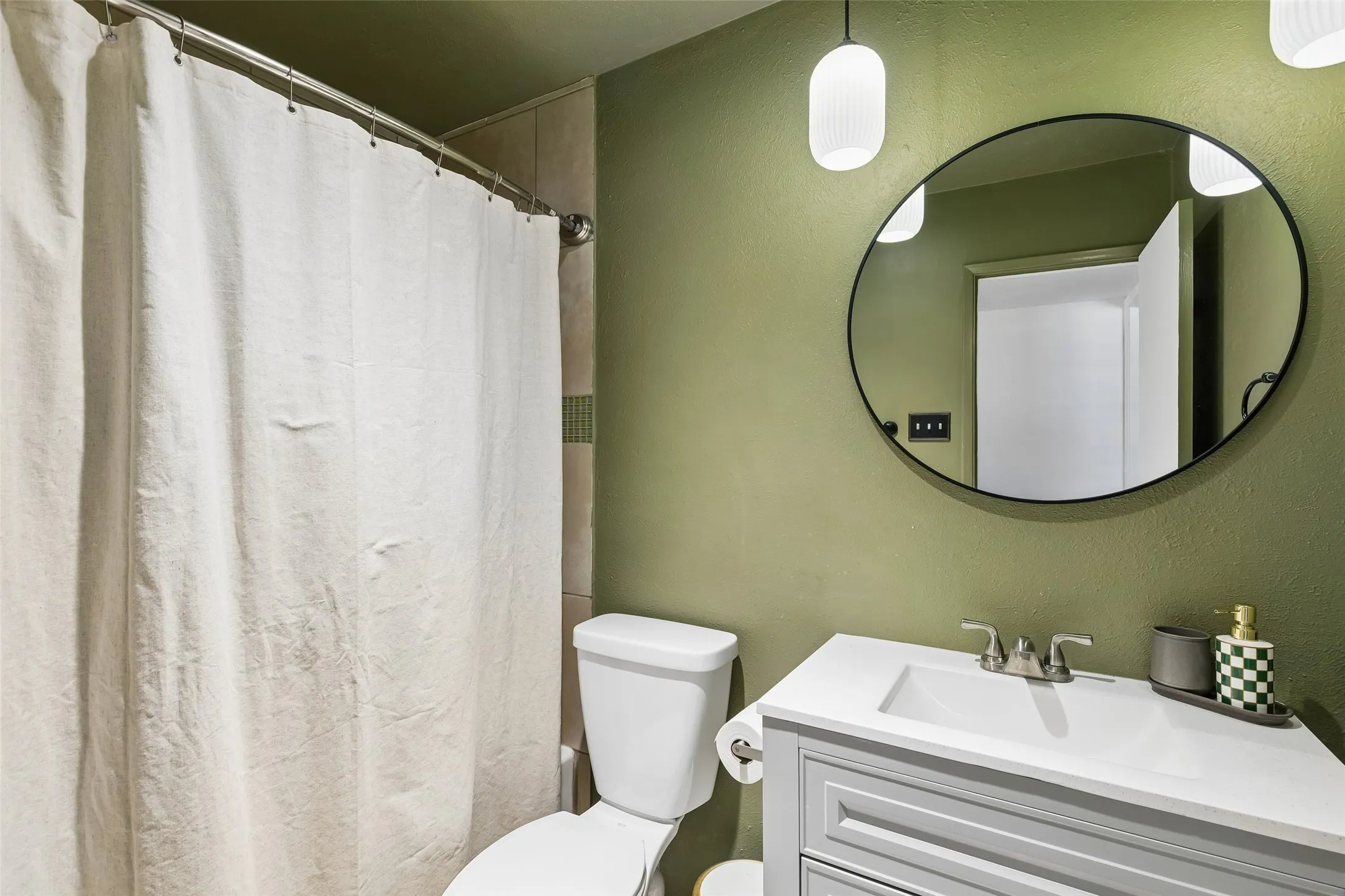Single Family Residence For Sale in Denton County , 5069 Aztec Drive, The Colony, Texas 75056, 3 Bedroom, 2 Bathroom, 2 Garage spaces, 1,699 Sqft, built in 1974, mls#21314039, Real Estate Agent in The Colony, Homes For Sale in Denton county, Homes For Sale in The Colony, Realtor in The Colony Texas, Real Estate Brokerage Independent Realty Texas, Luminita Cordes Realtor