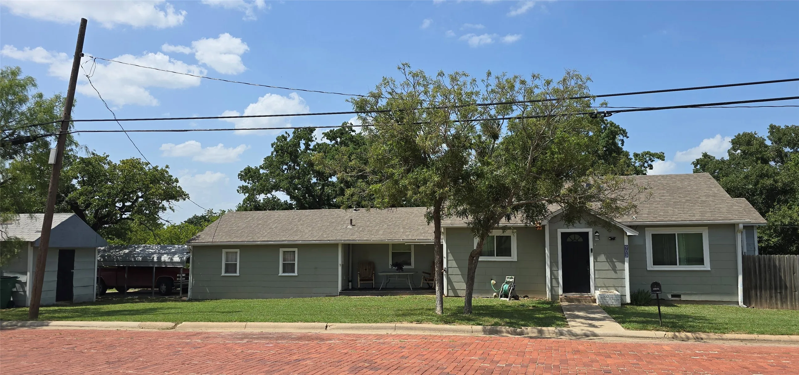 Single Family Residence For Sale in Eastland County , 903 W Plummer Street, Eastland, Texas 76448, 4 Bedroom, 2 Bathroom, Garage spaces, 1,512 Sqft, built in 1940, mls#21331711, Real Estate Agent in Eastland, Homes For Sale in Eastland county, Homes For Sale in Eastland, Realtor in Eastland Texas, Real Estate Brokerage Independent Realty Texas, Luminita Cordes Realtor