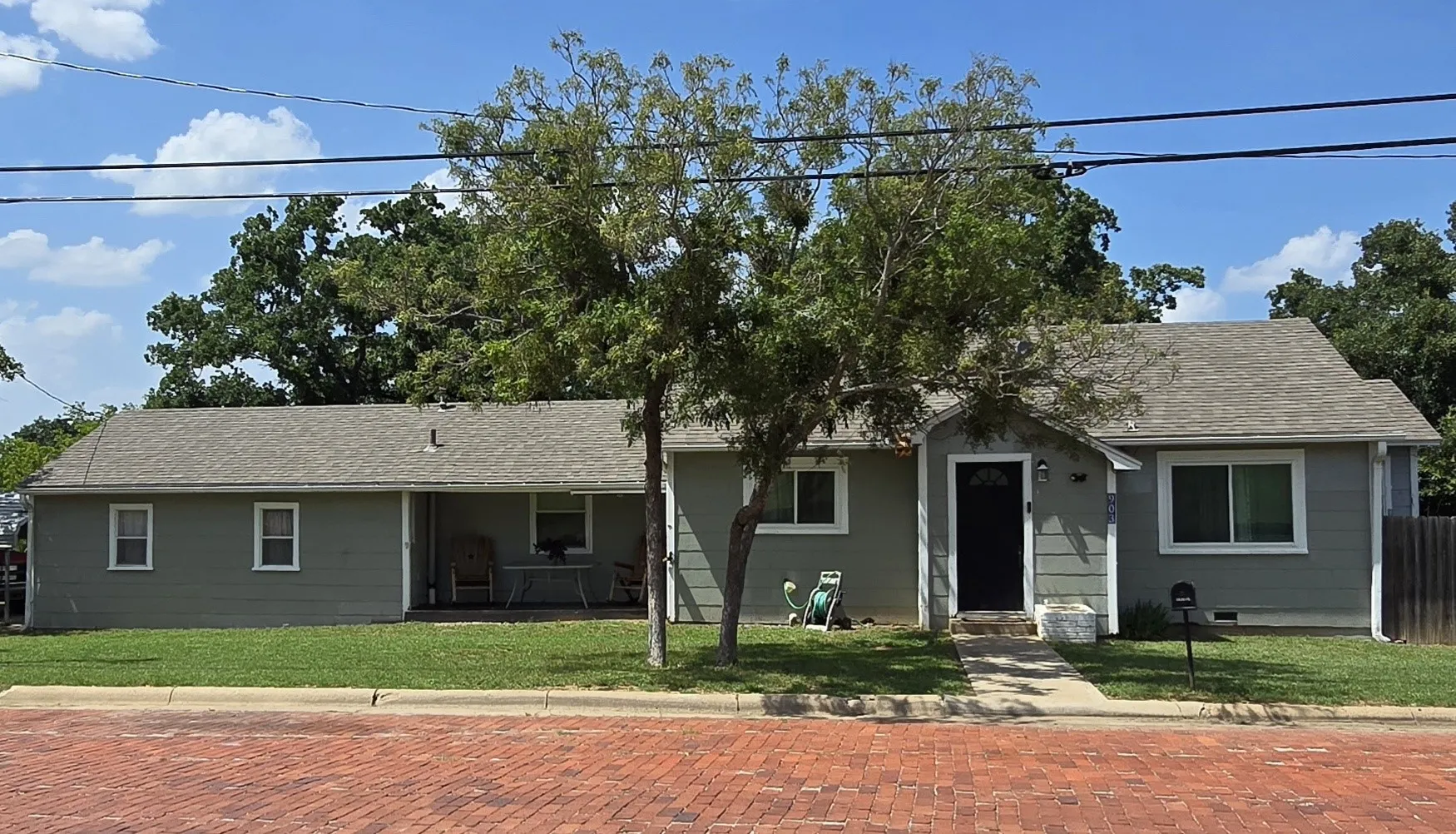 Single Family Residence For Sale in Eastland County , 903 W Plummer Street, Eastland, Texas 76448, 4 Bedroom, 2 Bathroom, Garage spaces, 1,512 Sqft, built in 1940, mls#21331711, Real Estate Agent in Eastland, Homes For Sale in Eastland county, Homes For Sale in Eastland, Realtor in Eastland Texas, Real Estate Brokerage Independent Realty Texas, Luminita Cordes Realtor