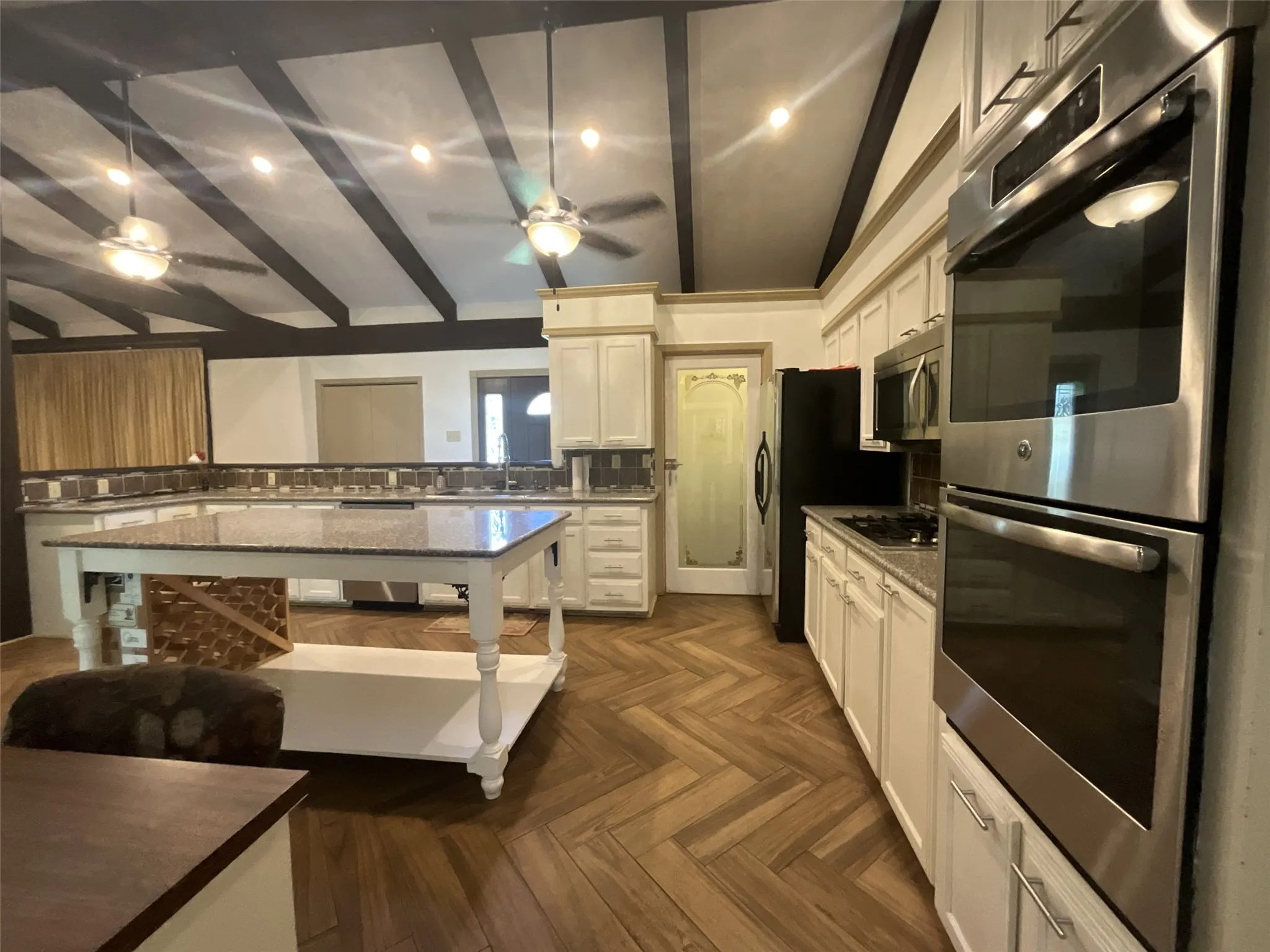 Single Family Residence For Rent in Van Zandt County , 530 Hilliard Drive, Canton, Texas 75103, 4 Bedroom, 3 Bathroom, 2 Garage spaces, 2,713 Sqft, built in 1979, mls#21329889, Real Estate Agent in Canton, Homes For Rent in Van Zandt county, Homes For Rent in Canton, Realtor in Canton Texas, Real Estate Brokerage Independent Realty Texas, Luminita Cordes Realtor