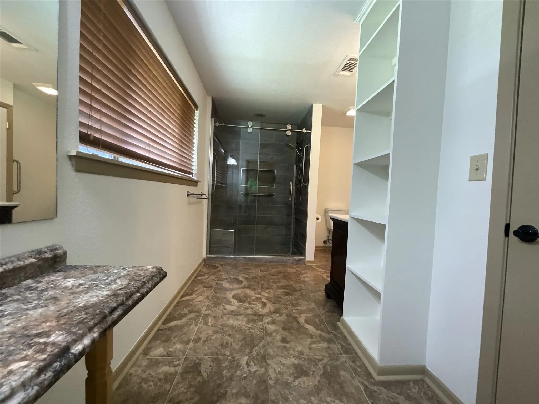 Single Family Residence For Rent in Van Zandt County , 530 Hilliard Drive, Canton, Texas 75103, 4 Bedroom, 3 Bathroom, 2 Garage spaces, 2,713 Sqft, built in 1979, mls#21329889, Real Estate Agent in Canton, Homes For Rent in Van Zandt county, Homes For Rent in Canton, Realtor in Canton Texas, Real Estate Brokerage Independent Realty Texas, Luminita Cordes Realtor