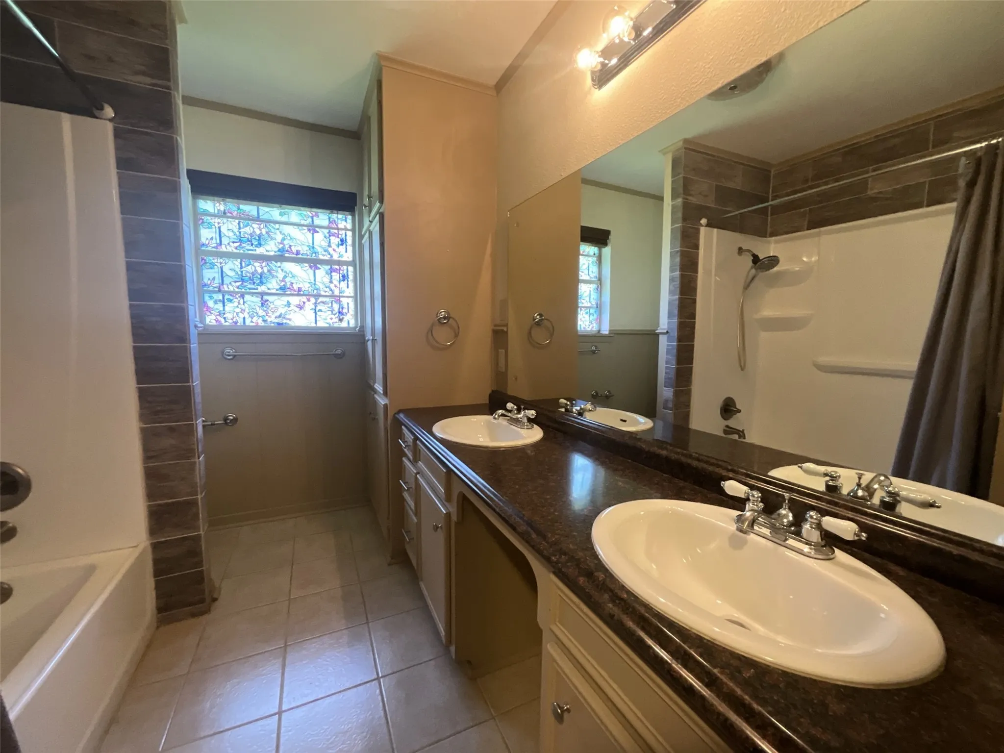 Single Family Residence For Rent in Van Zandt County , 530 Hilliard Drive, Canton, Texas 75103, 4 Bedroom, 3 Bathroom, 2 Garage spaces, 2,713 Sqft, built in 1979, mls#21329889, Real Estate Agent in Canton, Homes For Rent in Van Zandt county, Homes For Rent in Canton, Realtor in Canton Texas, Real Estate Brokerage Independent Realty Texas, Luminita Cordes Realtor