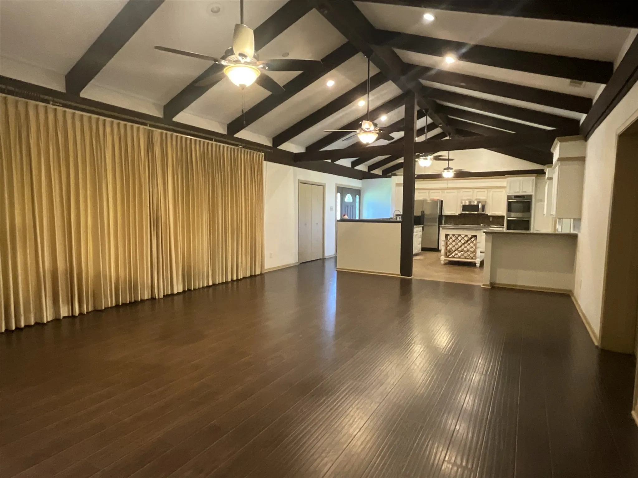 Single Family Residence For Rent in Van Zandt County , 530 Hilliard Drive, Canton, Texas 75103, 4 Bedroom, 3 Bathroom, 2 Garage spaces, 2,713 Sqft, built in 1979, mls#21329889, Real Estate Agent in Canton, Homes For Rent in Van Zandt county, Homes For Rent in Canton, Realtor in Canton Texas, Real Estate Brokerage Independent Realty Texas, Luminita Cordes Realtor