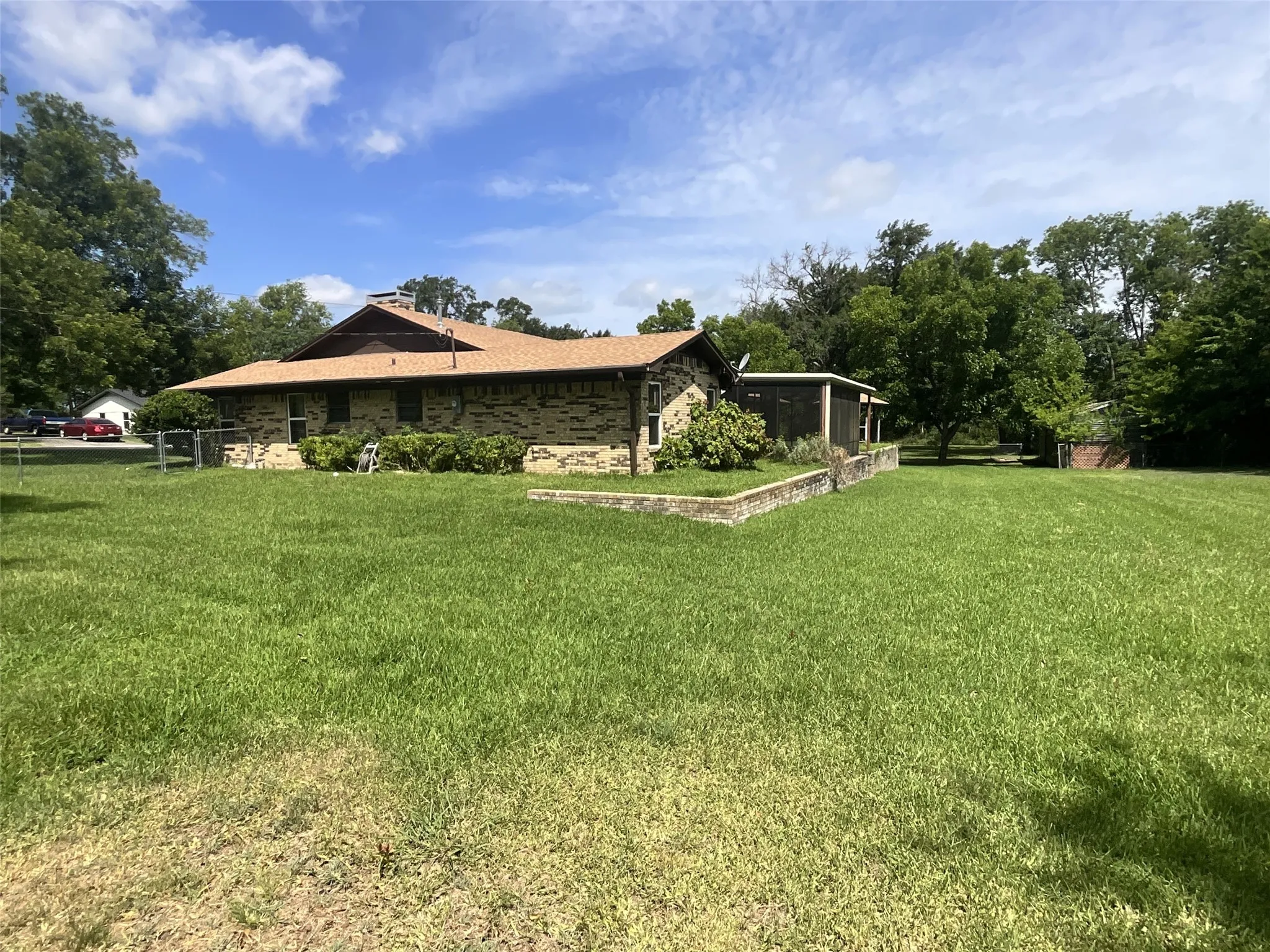 Single Family Residence For Rent in Van Zandt County , 530 Hilliard Drive, Canton, Texas 75103, 4 Bedroom, 3 Bathroom, 2 Garage spaces, 2,713 Sqft, built in 1979, mls#21329889, Real Estate Agent in Canton, Homes For Rent in Van Zandt county, Homes For Rent in Canton, Realtor in Canton Texas, Real Estate Brokerage Independent Realty Texas, Luminita Cordes Realtor