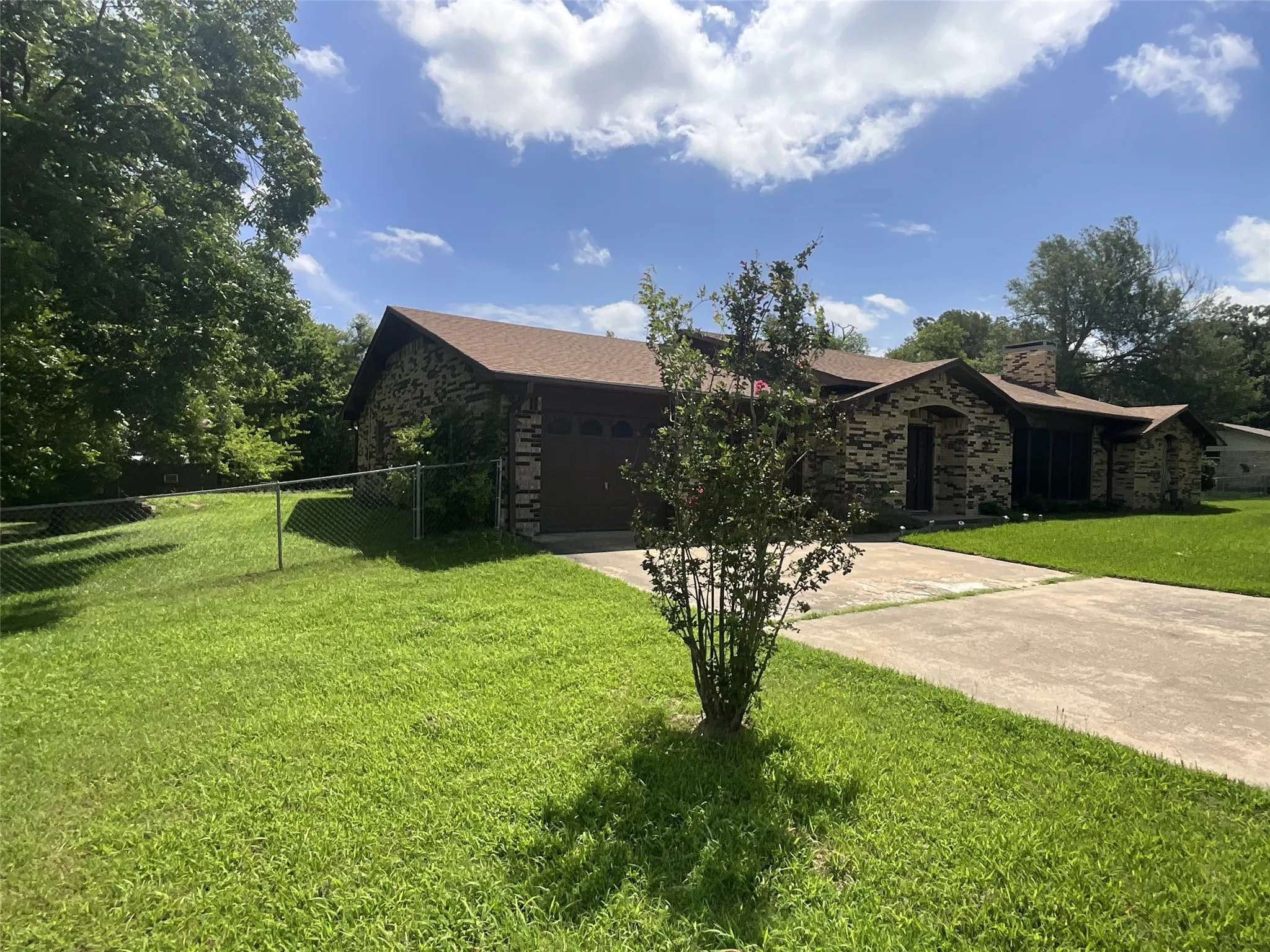 Single Family Residence For Rent in Van Zandt County , 530 Hilliard Drive, Canton, Texas 75103, 4 Bedroom, 3 Bathroom, 2 Garage spaces, 2,713 Sqft, built in 1979, mls#21329889, Real Estate Agent in Canton, Homes For Rent in Van Zandt county, Homes For Rent in Canton, Realtor in Canton Texas, Real Estate Brokerage Independent Realty Texas, Luminita Cordes Realtor