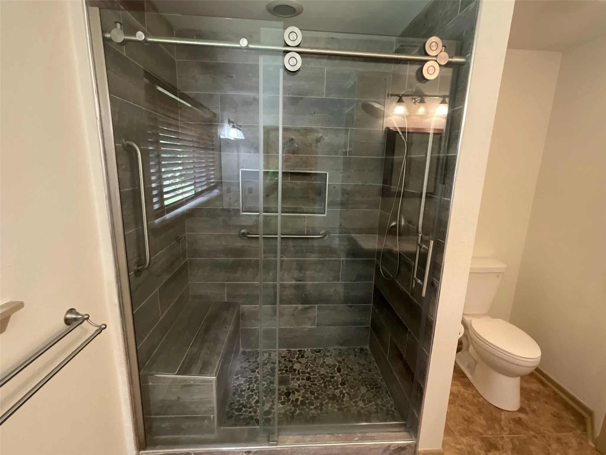 Single Family Residence For Rent in Van Zandt County , 530 Hilliard Drive, Canton, Texas 75103, 4 Bedroom, 3 Bathroom, 2 Garage spaces, 2,713 Sqft, built in 1979, mls#21329889, Real Estate Agent in Canton, Homes For Rent in Van Zandt county, Homes For Rent in Canton, Realtor in Canton Texas, Real Estate Brokerage Independent Realty Texas, Luminita Cordes Realtor