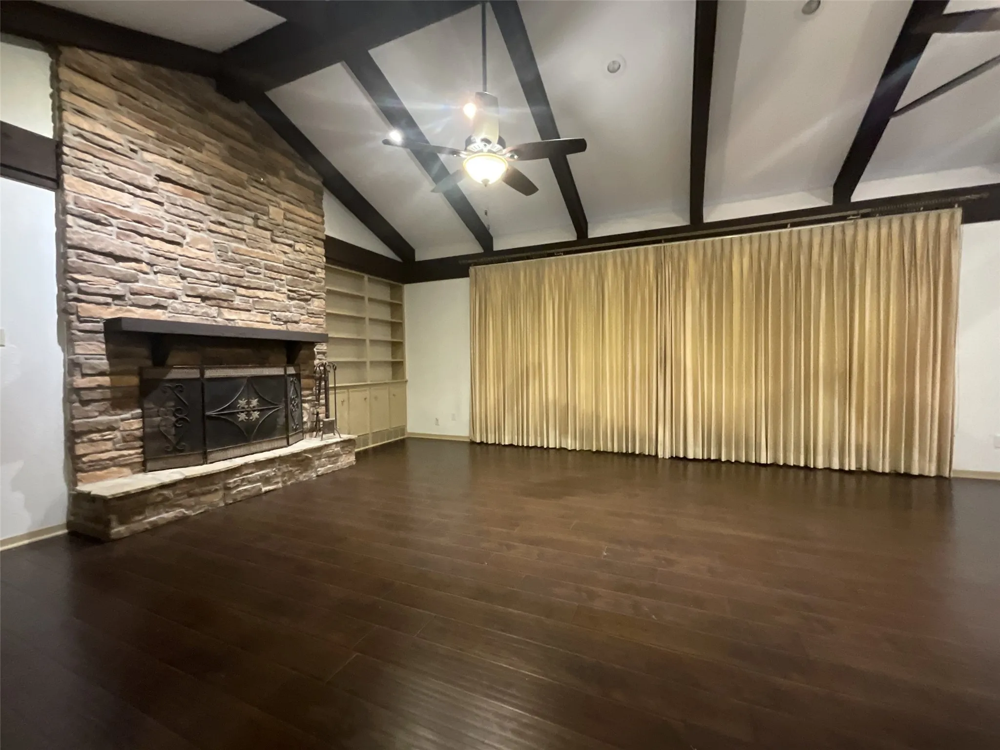 Single Family Residence For Rent in Van Zandt County , 530 Hilliard Drive, Canton, Texas 75103, 4 Bedroom, 3 Bathroom, 2 Garage spaces, 2,713 Sqft, built in 1979, mls#21329889, Real Estate Agent in Canton, Homes For Rent in Van Zandt county, Homes For Rent in Canton, Realtor in Canton Texas, Real Estate Brokerage Independent Realty Texas, Luminita Cordes Realtor