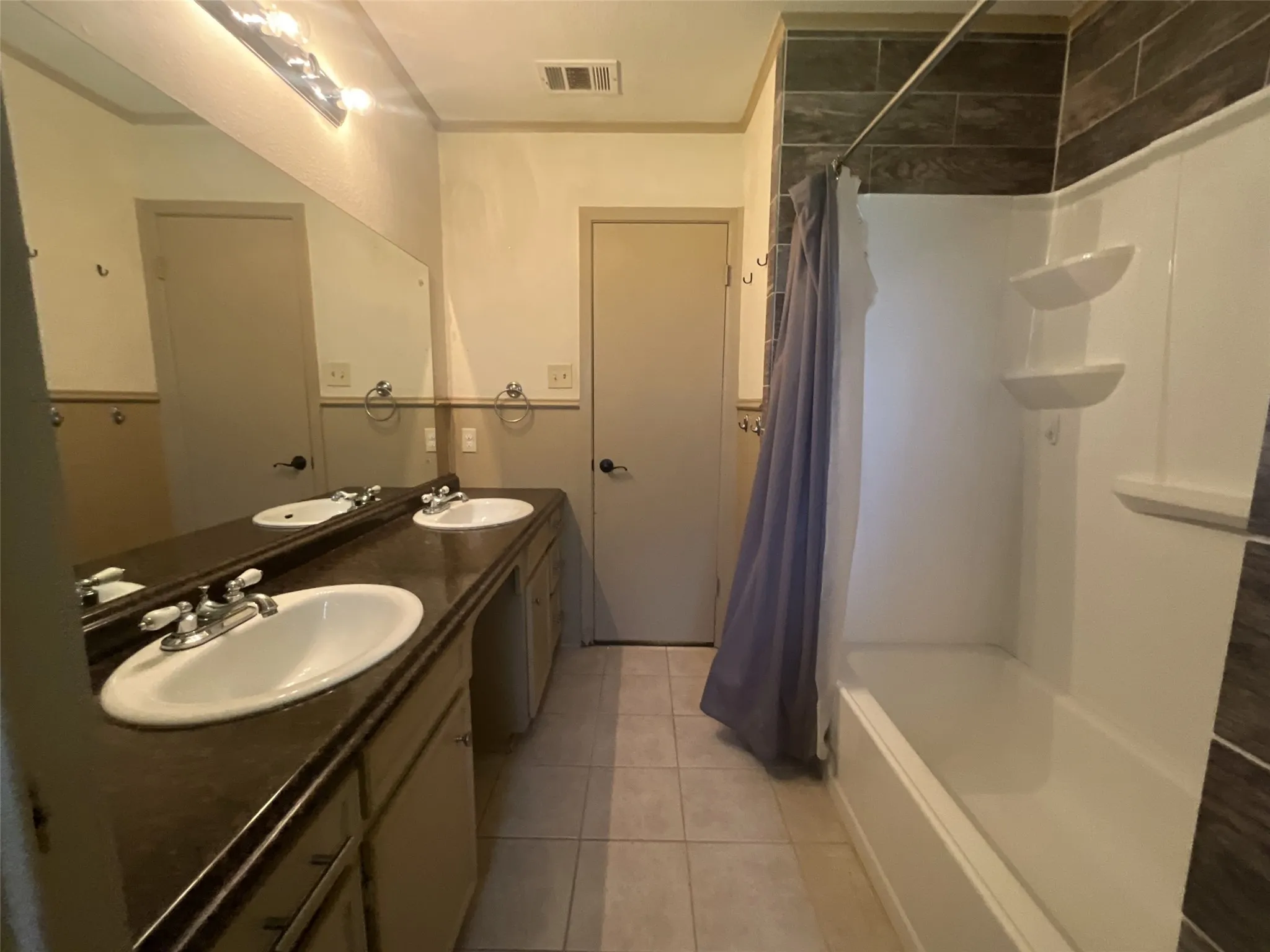 Single Family Residence For Rent in Van Zandt County , 530 Hilliard Drive, Canton, Texas 75103, 4 Bedroom, 3 Bathroom, 2 Garage spaces, 2,713 Sqft, built in 1979, mls#21329889, Real Estate Agent in Canton, Homes For Rent in Van Zandt county, Homes For Rent in Canton, Realtor in Canton Texas, Real Estate Brokerage Independent Realty Texas, Luminita Cordes Realtor