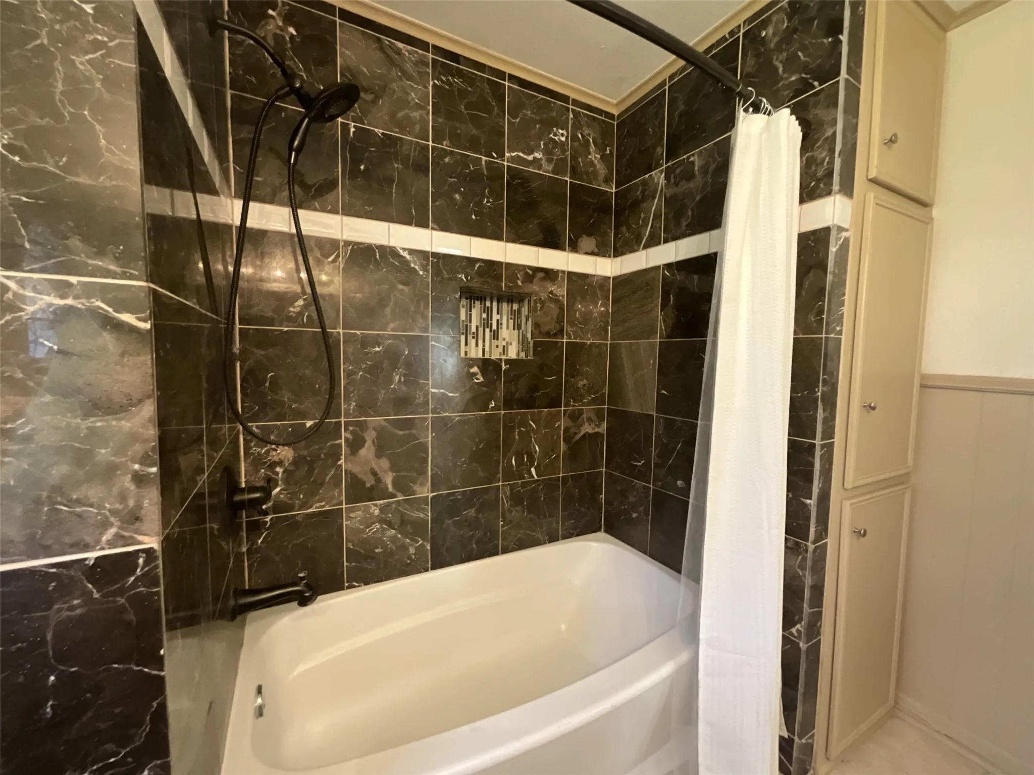 Single Family Residence For Rent in Van Zandt County , 530 Hilliard Drive, Canton, Texas 75103, 4 Bedroom, 3 Bathroom, 2 Garage spaces, 2,713 Sqft, built in 1979, mls#21329889, Real Estate Agent in Canton, Homes For Rent in Van Zandt county, Homes For Rent in Canton, Realtor in Canton Texas, Real Estate Brokerage Independent Realty Texas, Luminita Cordes Realtor
