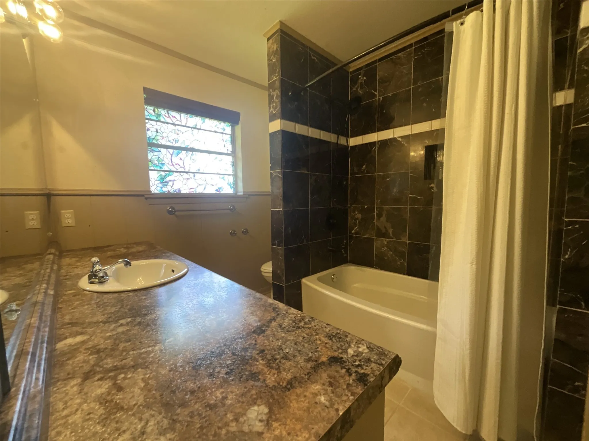 Single Family Residence For Rent in Van Zandt County , 530 Hilliard Drive, Canton, Texas 75103, 4 Bedroom, 3 Bathroom, 2 Garage spaces, 2,713 Sqft, built in 1979, mls#21329889, Real Estate Agent in Canton, Homes For Rent in Van Zandt county, Homes For Rent in Canton, Realtor in Canton Texas, Real Estate Brokerage Independent Realty Texas, Luminita Cordes Realtor