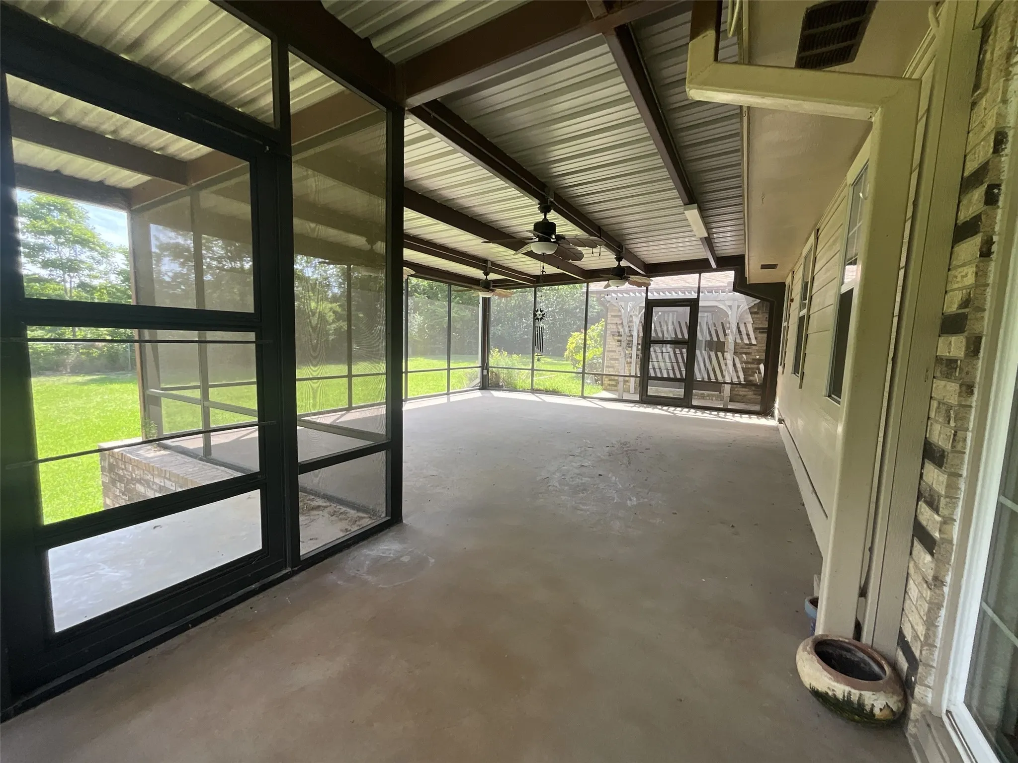 Single Family Residence For Rent in Van Zandt County , 530 Hilliard Drive, Canton, Texas 75103, 4 Bedroom, 3 Bathroom, 2 Garage spaces, 2,713 Sqft, built in 1979, mls#21329889, Real Estate Agent in Canton, Homes For Rent in Van Zandt county, Homes For Rent in Canton, Realtor in Canton Texas, Real Estate Brokerage Independent Realty Texas, Luminita Cordes Realtor