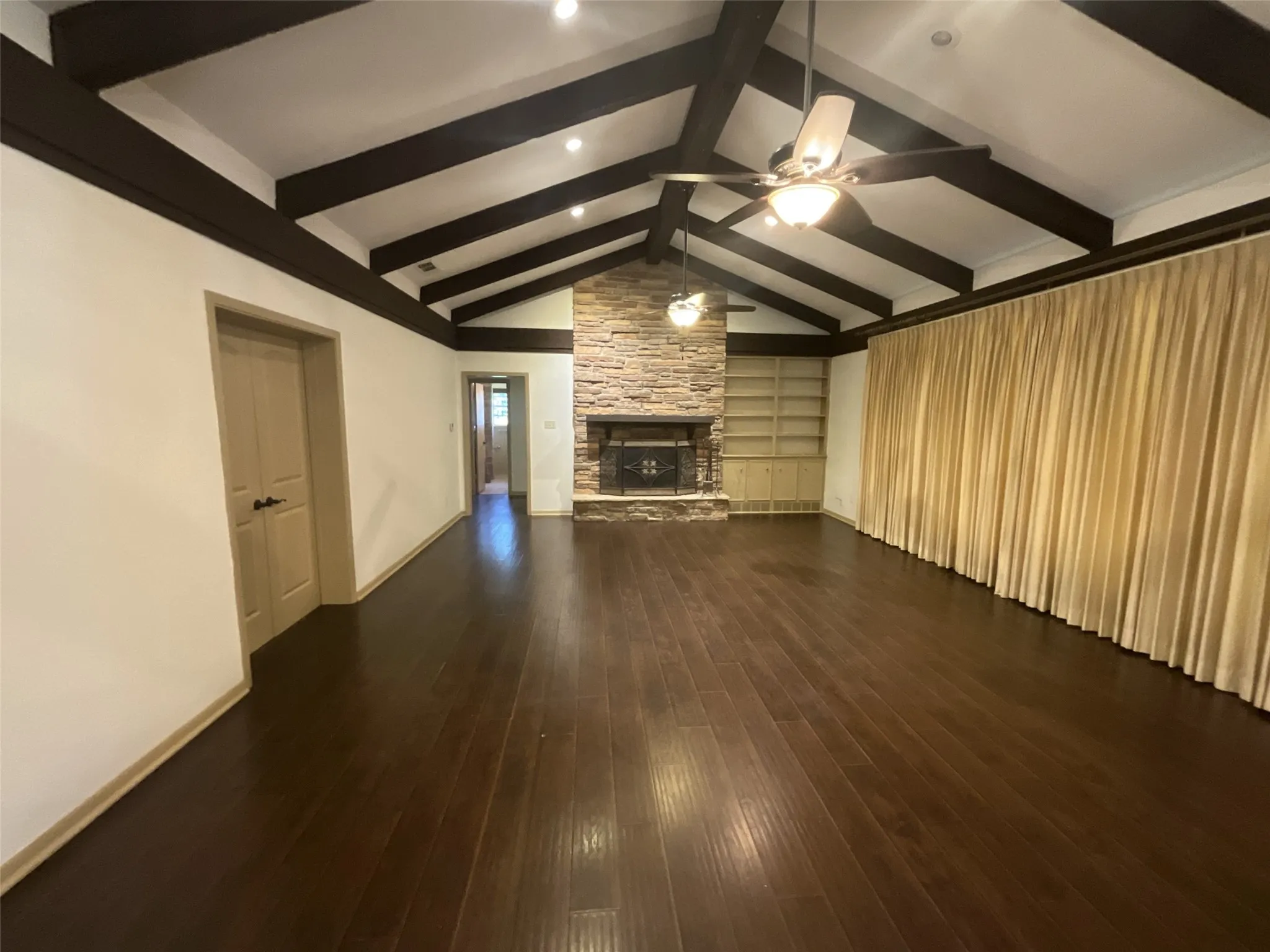 Single Family Residence For Rent in Van Zandt County , 530 Hilliard Drive, Canton, Texas 75103, 4 Bedroom, 3 Bathroom, 2 Garage spaces, 2,713 Sqft, built in 1979, mls#21329889, Real Estate Agent in Canton, Homes For Rent in Van Zandt county, Homes For Rent in Canton, Realtor in Canton Texas, Real Estate Brokerage Independent Realty Texas, Luminita Cordes Realtor