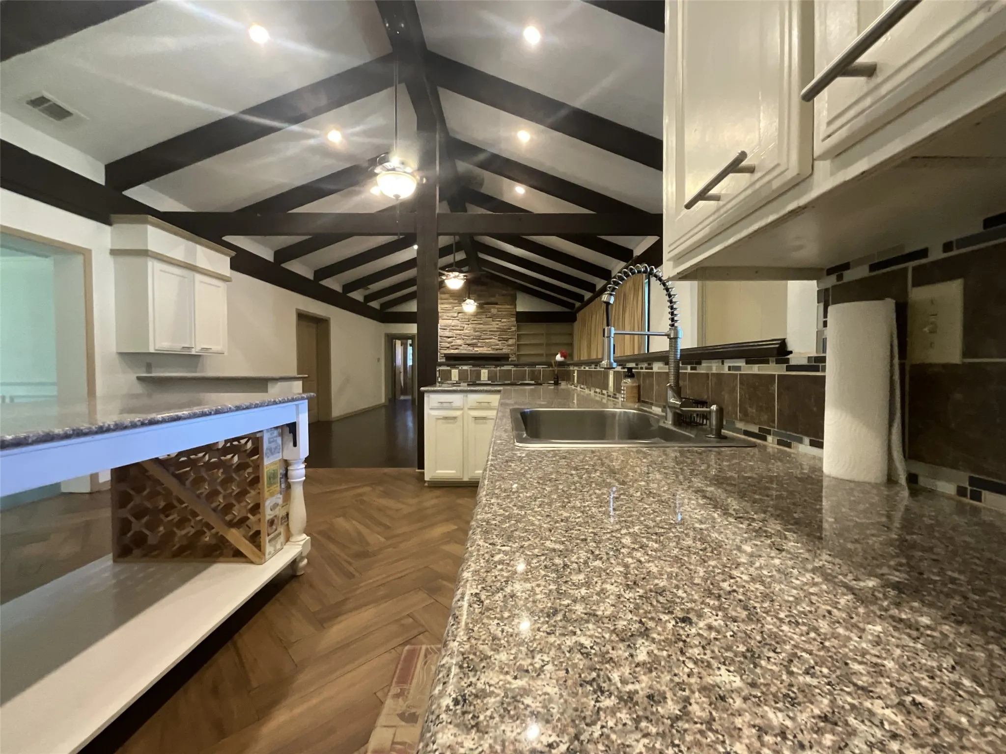 Single Family Residence For Rent in Van Zandt County , 530 Hilliard Drive, Canton, Texas 75103, 4 Bedroom, 3 Bathroom, 2 Garage spaces, 2,713 Sqft, built in 1979, mls#21329889, Real Estate Agent in Canton, Homes For Rent in Van Zandt county, Homes For Rent in Canton, Realtor in Canton Texas, Real Estate Brokerage Independent Realty Texas, Luminita Cordes Realtor