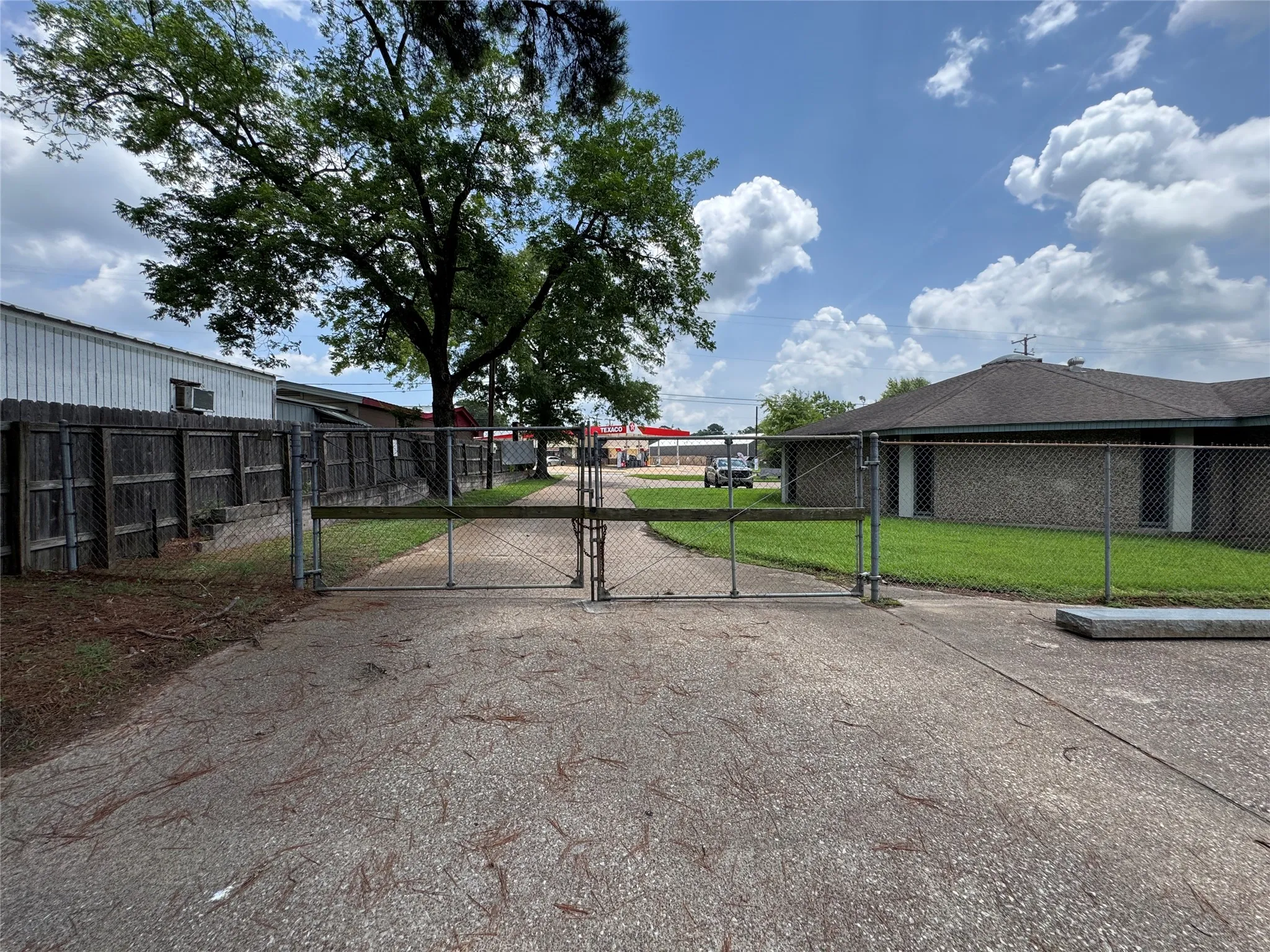 Industrial For Sale in Angelina County , 1208 S Chestnut Street, Lufkin, Texas 75901, 0, 0, Garage spaces, 0 Sqft, built in 1976, mls#21331721, Real Estate Agent in Lufkin, Homes For Sale in Angelina county, Homes For Sale in Lufkin, Realtor in Lufkin Texas, Real Estate Brokerage Independent Realty Texas, Luminita Cordes Realtor