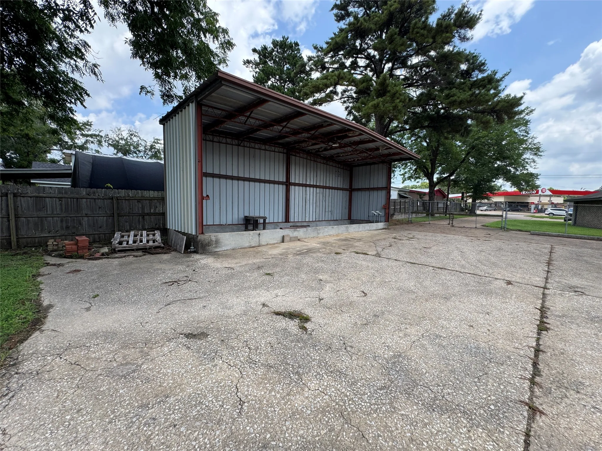 Industrial For Sale in Angelina County , 1208 S Chestnut Street, Lufkin, Texas 75901, 0, 0, Garage spaces, 0 Sqft, built in 1976, mls#21331721, Real Estate Agent in Lufkin, Homes For Sale in Angelina county, Homes For Sale in Lufkin, Realtor in Lufkin Texas, Real Estate Brokerage Independent Realty Texas, Luminita Cordes Realtor