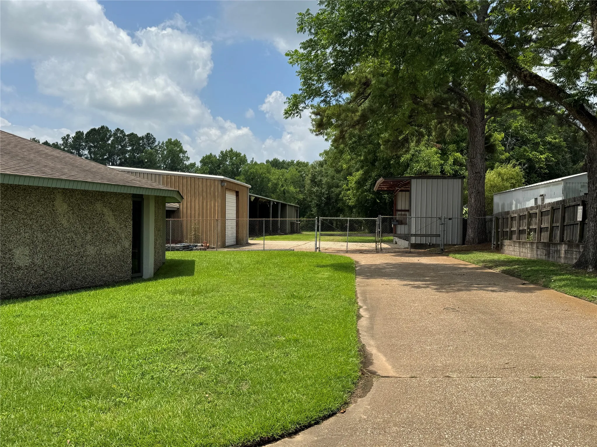 Industrial For Sale in Angelina County , 1208 S Chestnut Street, Lufkin, Texas 75901, 0, 0, Garage spaces, 0 Sqft, built in 1976, mls#21331721, Real Estate Agent in Lufkin, Homes For Sale in Angelina county, Homes For Sale in Lufkin, Realtor in Lufkin Texas, Real Estate Brokerage Independent Realty Texas, Luminita Cordes Realtor