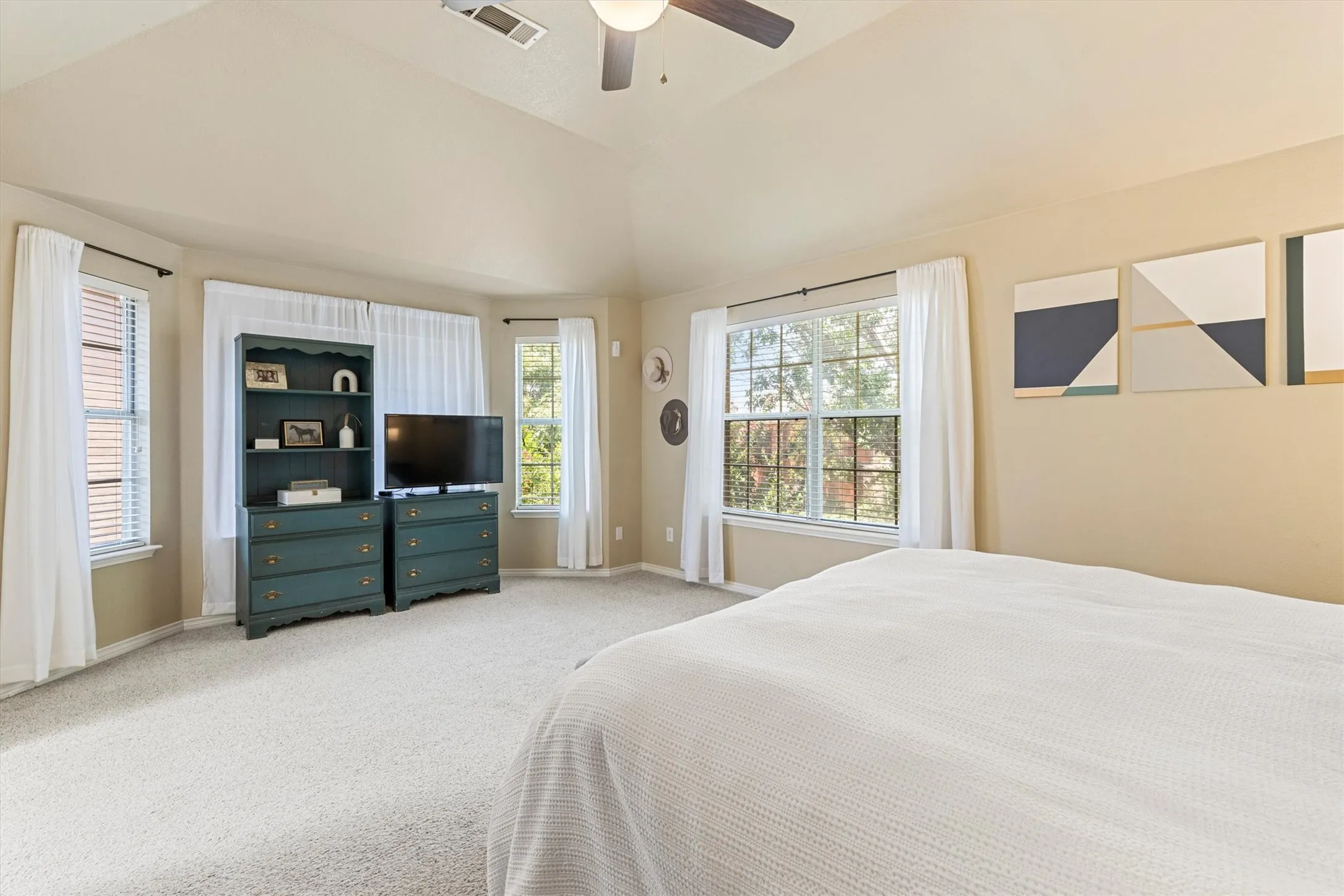 Single Family Residence For Sale in Collin County , 4048 Kirkmeadow Lane, Dallas, Texas 75287, 4 Bedroom, 3 Bathroom, 2 Garage spaces, 2,425 Sqft, built in 1993, mls#21330372, Real Estate Agent in Dallas, Homes For Sale in Collin county, Homes For Sale in Dallas, Realtor in Dallas Texas, Real Estate Brokerage Independent Realty Texas, Luminita Cordes Realtor