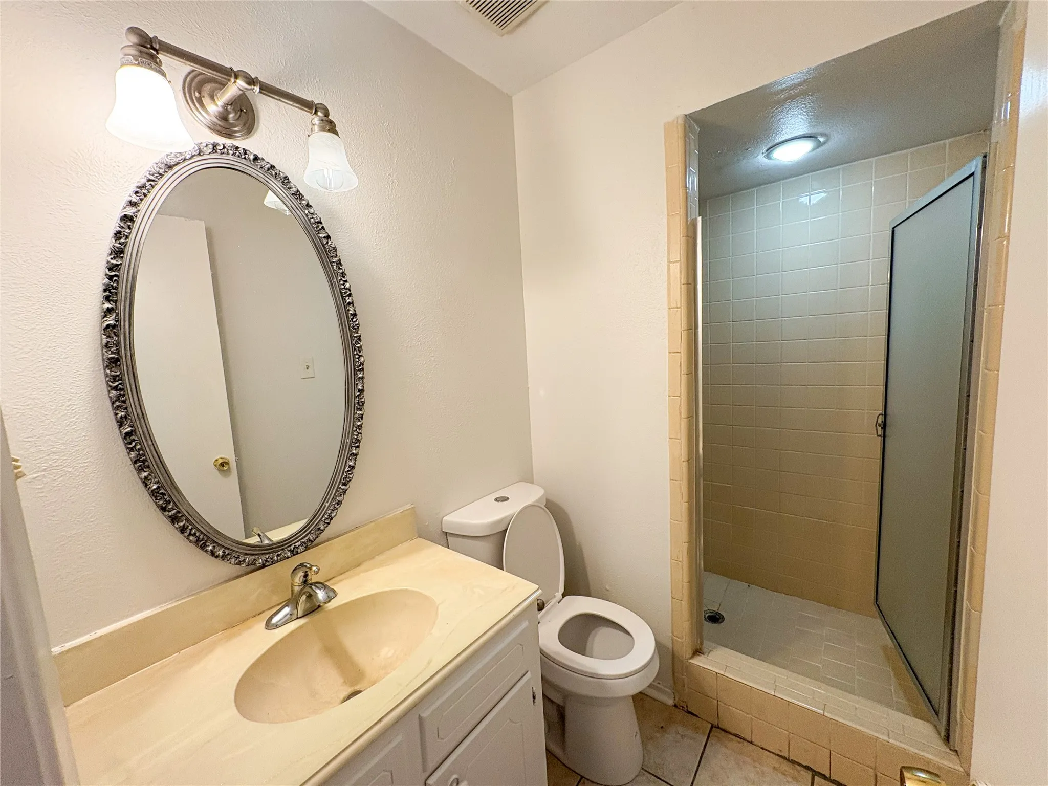 Single Family Residence For Rent in Collin County , 511 W Walnut Street, Celina, Texas 75009, 3 Bedrooms, 2 Bathrooms, 2 Garage spaces, 2,030 Sqft, built in 1970, Price $2,200, mls#21331155, Real Estate Agent in Celina, Homes For Rent in Collin county, Homes For Rent in Celina, Realtor in Celina Texas, Real Estate Brokerage Independent Realty Texas, Luminita Cordes Realtor
