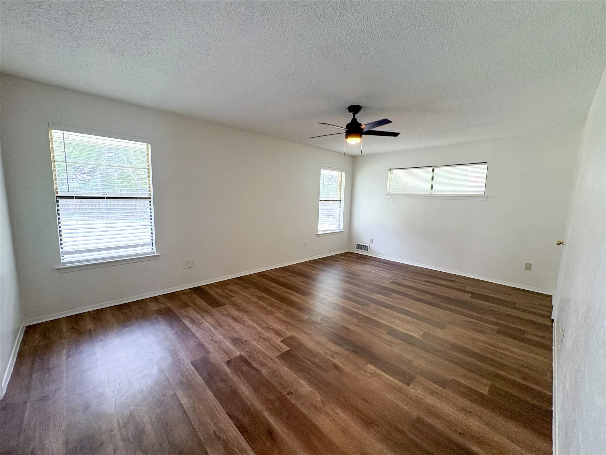 Single Family Residence For Rent in Collin County , 511 W Walnut Street, Celina, Texas 75009, 3 Bedrooms, 2 Bathrooms, 2 Garage spaces, 2,030 Sqft, built in 1970, Price $2,200, mls#21331155, Real Estate Agent in Celina, Homes For Rent in Collin county, Homes For Rent in Celina, Realtor in Celina Texas, Real Estate Brokerage Independent Realty Texas, Luminita Cordes Realtor