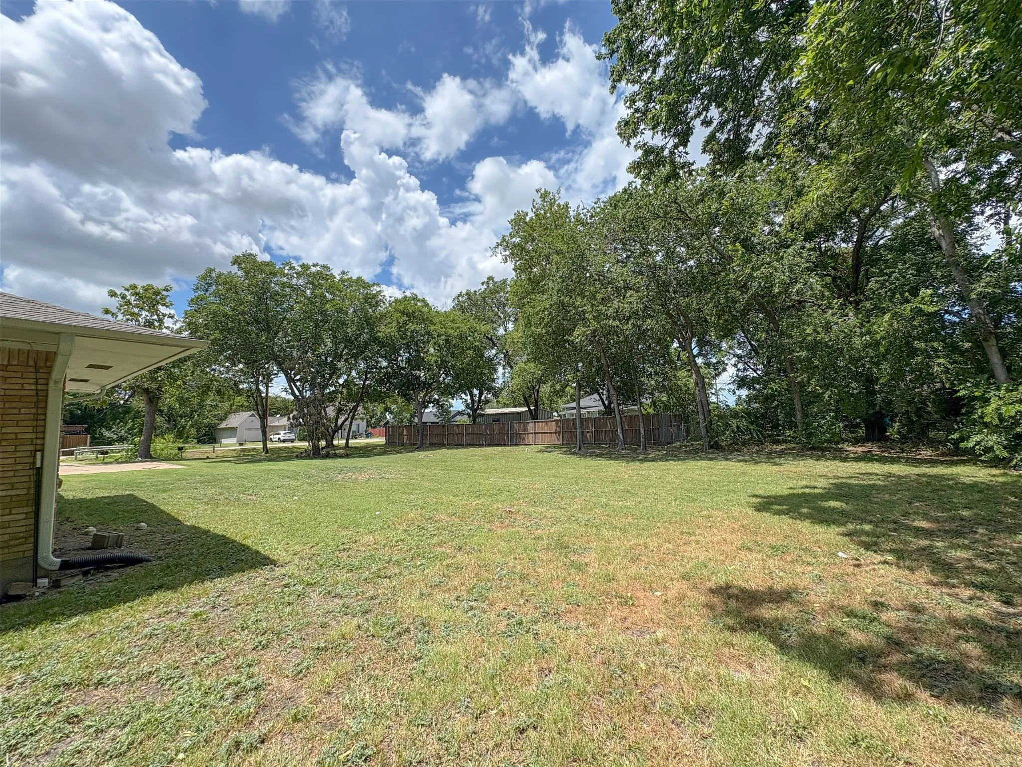 Single Family Residence For Rent in Collin County , 511 W Walnut Street, Celina, Texas 75009, 3 Bedrooms, 2 Bathrooms, 2 Garage spaces, 2,030 Sqft, built in 1970, Price $2,200, mls#21331155, Real Estate Agent in Celina, Homes For Rent in Collin county, Homes For Rent in Celina, Realtor in Celina Texas, Real Estate Brokerage Independent Realty Texas, Luminita Cordes Realtor
