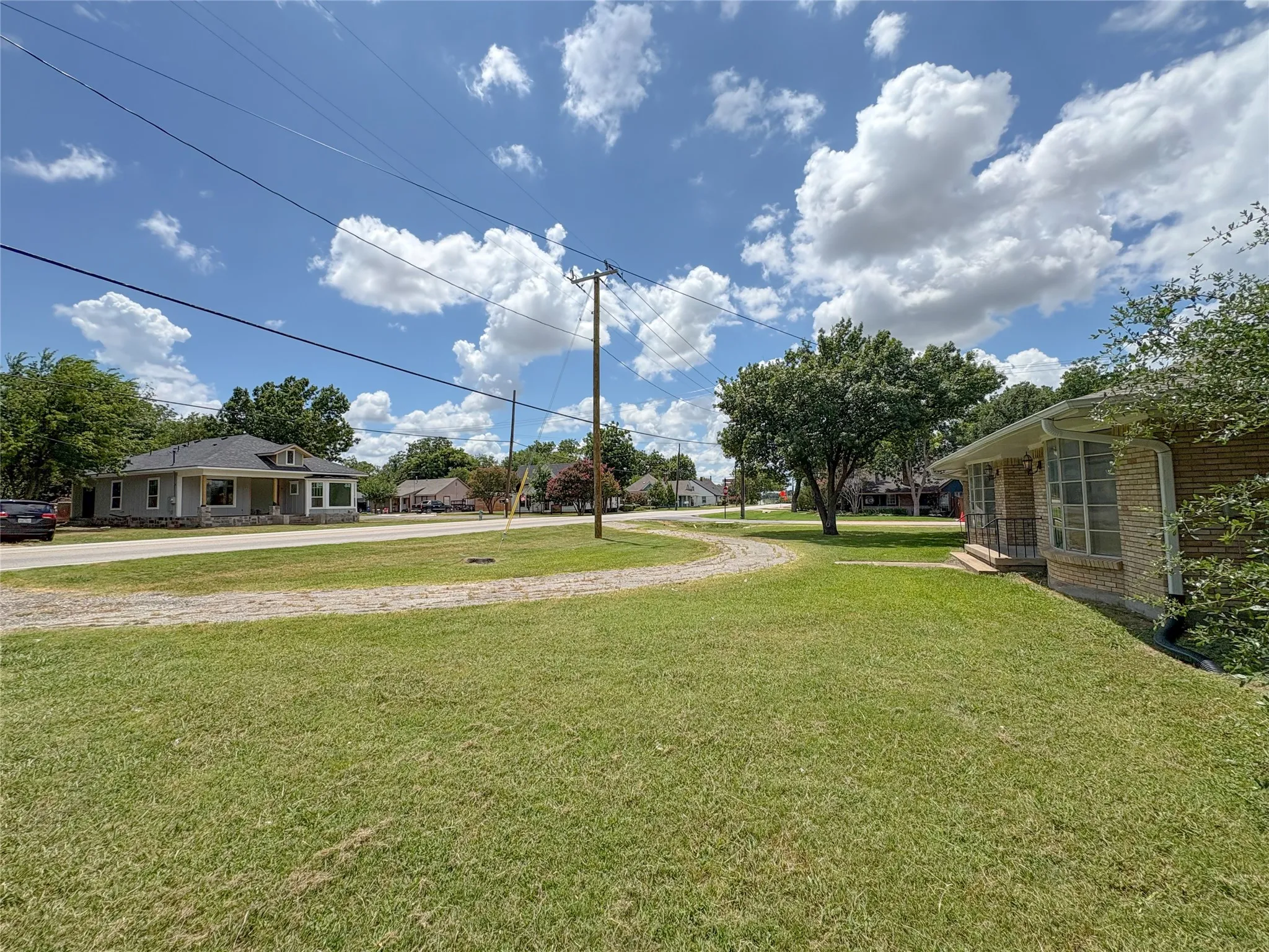 Single Family Residence For Rent in Collin County , 511 W Walnut Street, Celina, Texas 75009, 3 Bedrooms, 2 Bathrooms, 2 Garage spaces, 2,030 Sqft, built in 1970, Price $2,200, mls#21331155, Real Estate Agent in Celina, Homes For Rent in Collin county, Homes For Rent in Celina, Realtor in Celina Texas, Real Estate Brokerage Independent Realty Texas, Luminita Cordes Realtor